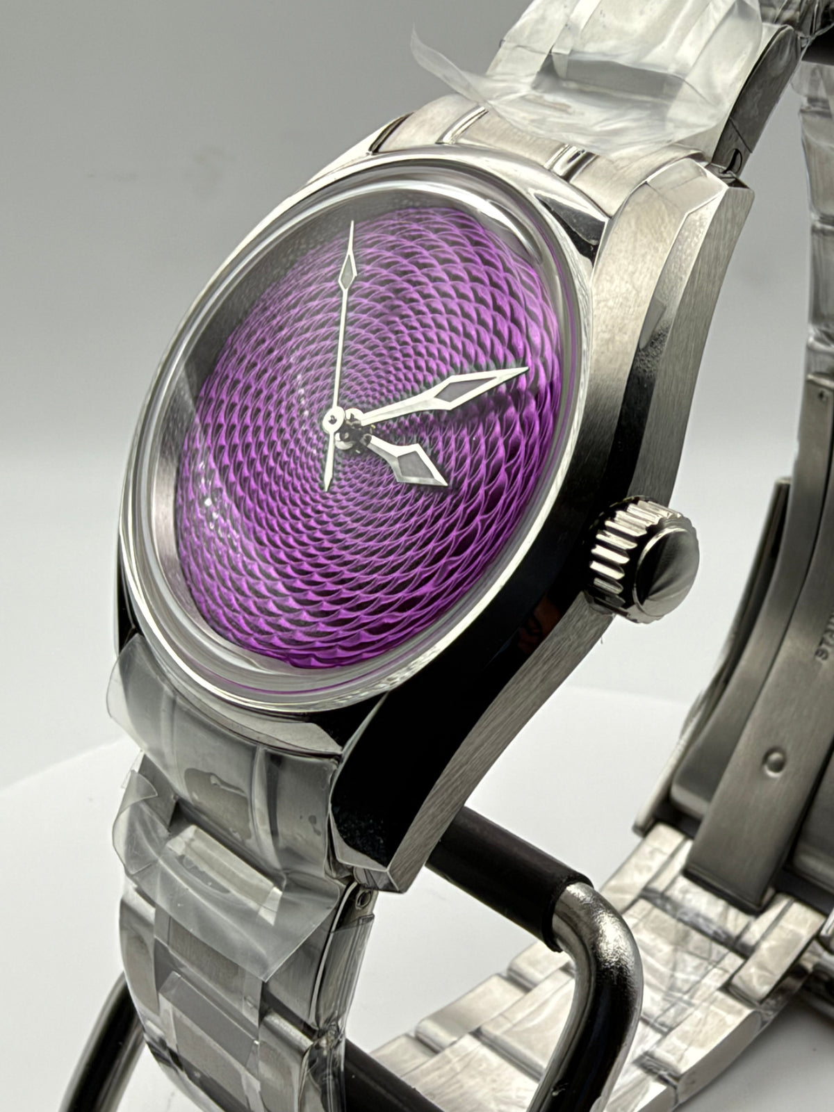 Brandy 1.4 - 38mm Stainless steel case. Double dome sapphire with AR. Seiko NH38.