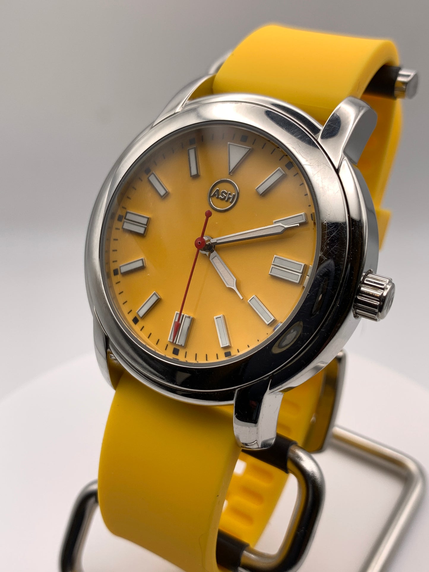Mellow. Custom resto-mod. 41mm stainless steel. Sapphire. Seiko VH31.