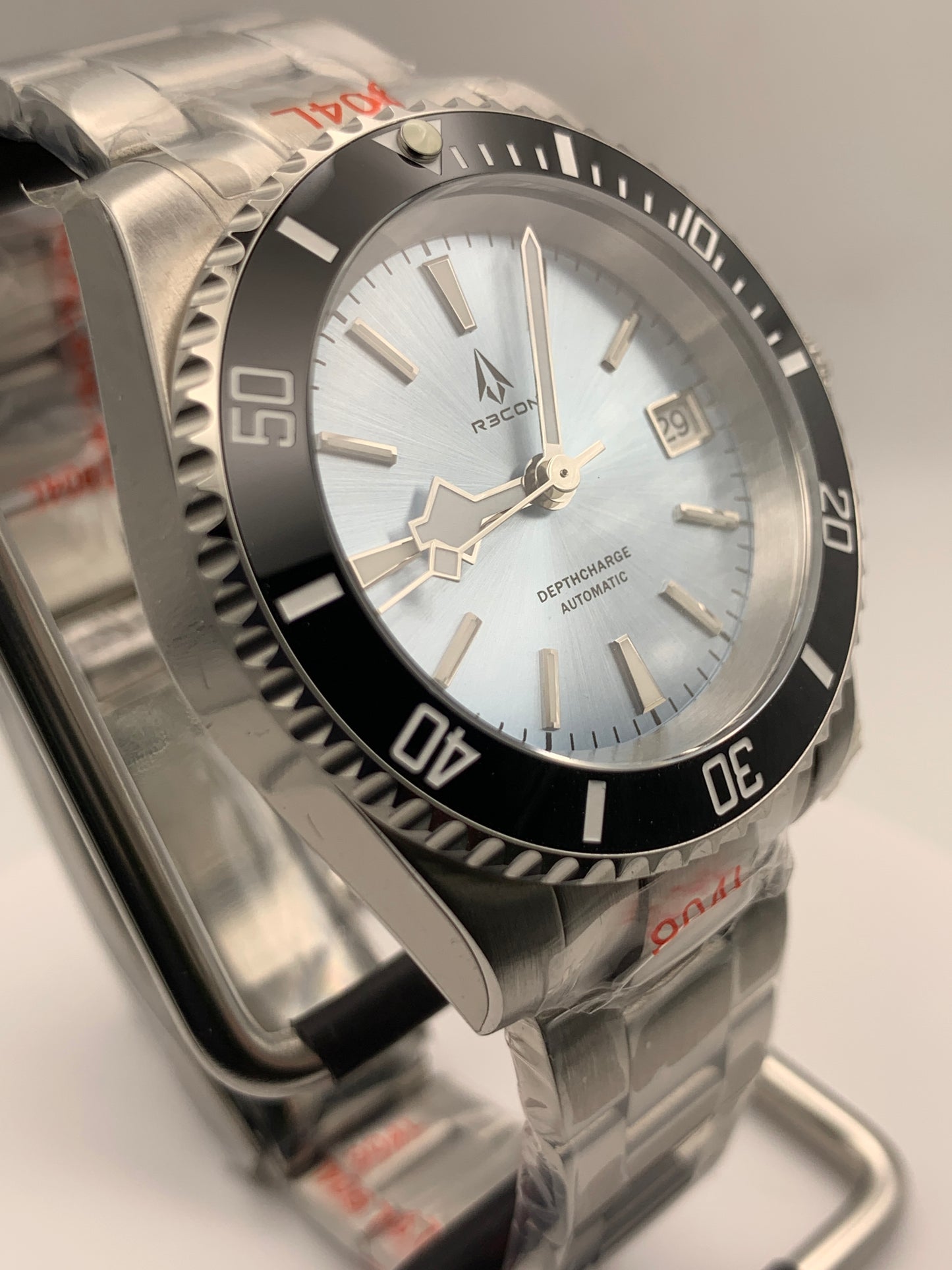 R3CON Collection. Custom light blue dial watch. 40.5mm stainless steel case. Sapphire crystal. Seiko NH35.