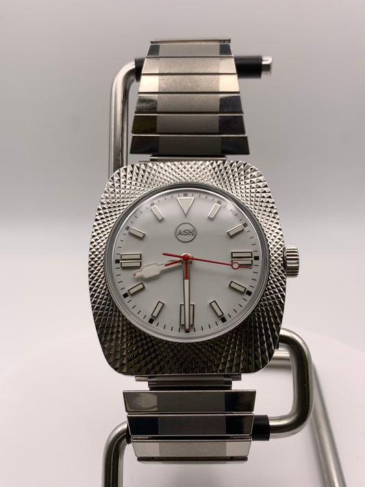 Aspects. 38mm faceted case. Vintage expanding bracelet. Acrylic dome crystal. NH38 automatic movement.