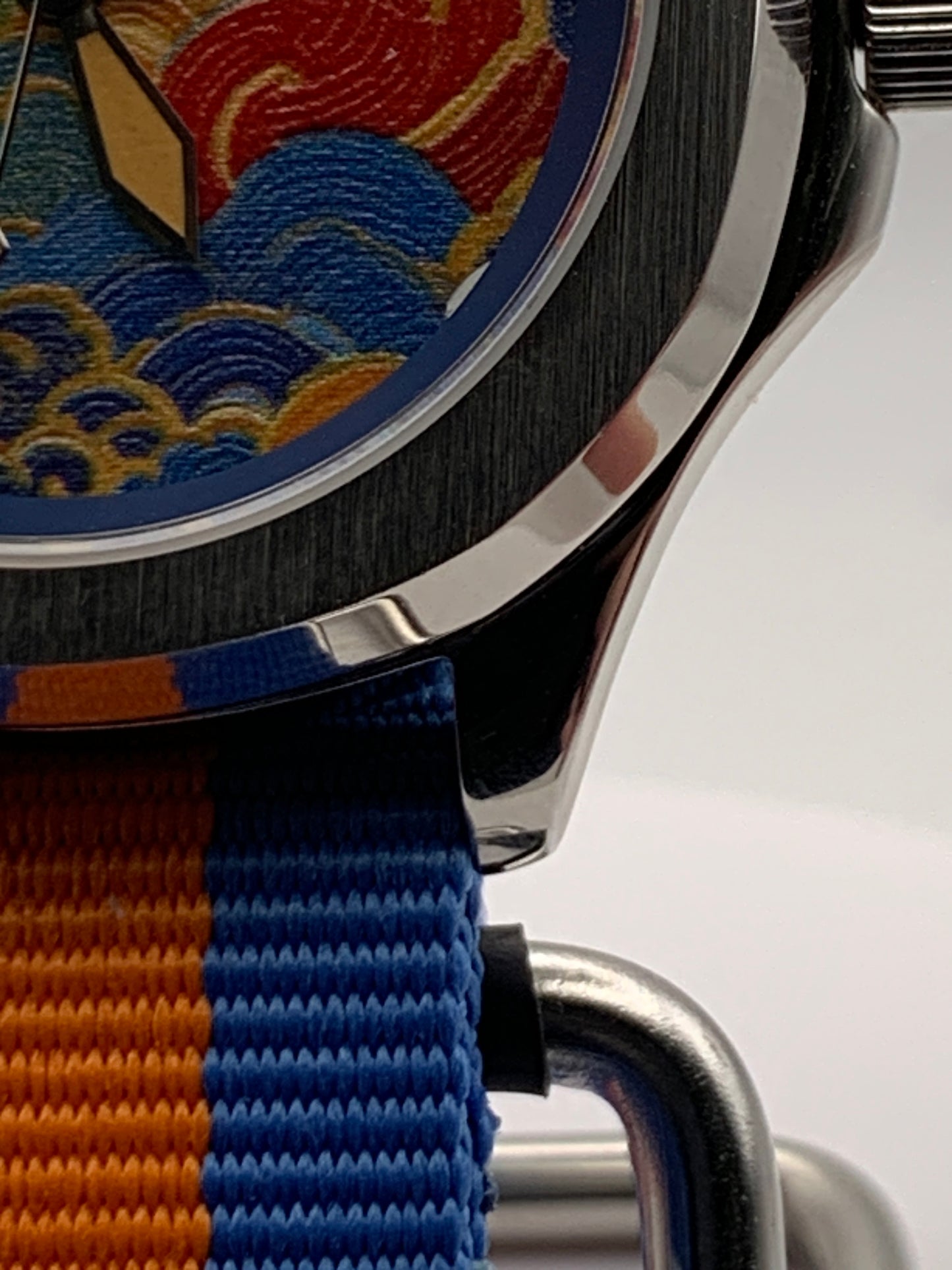 Floating World. B-stock. 40mm Stainless steel case. Sapphire crystal. Seiko NH38. Small flaws on the edge of the dial.