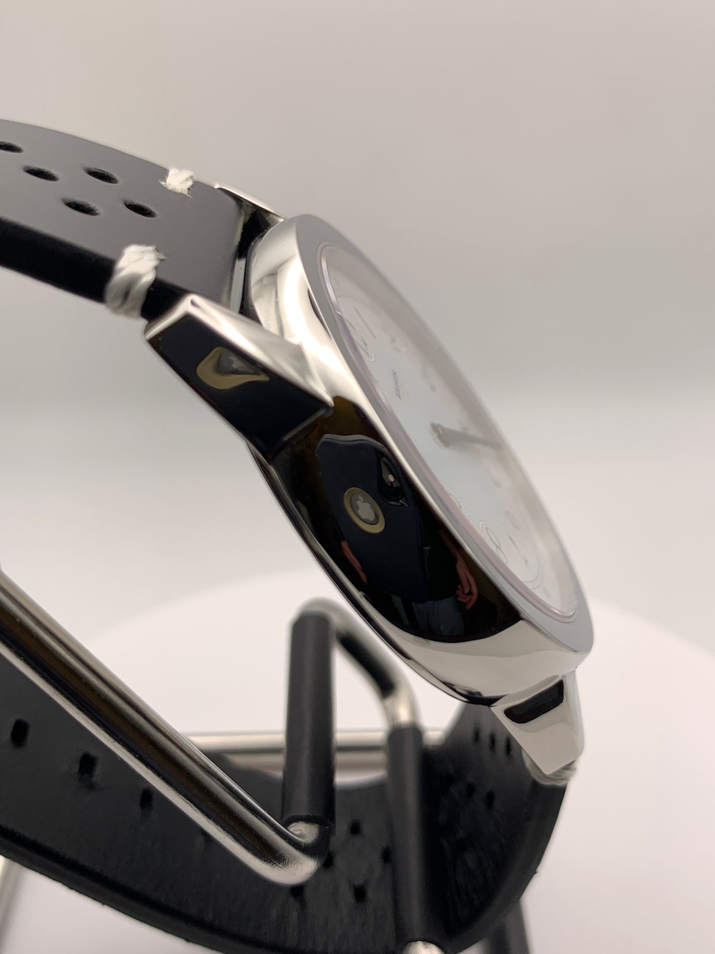 Grace 2. 42mm Stainless steel. Vintage Elgin enamel dial. Sapphire crystal. Miyota 2036 quartz.