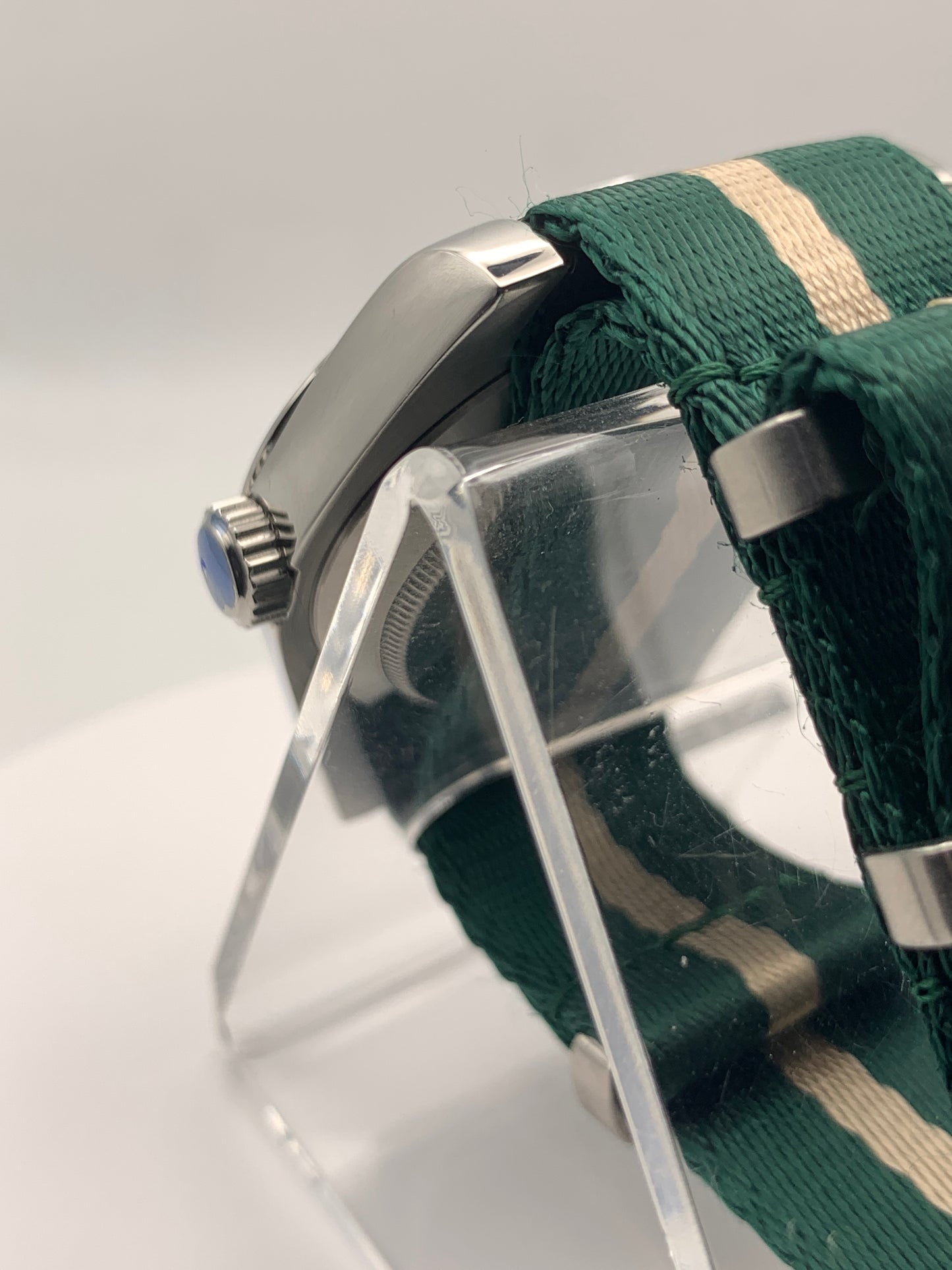Strobilus. 39mm Stainless steel. Sapphire crystal. Seiko NH38.