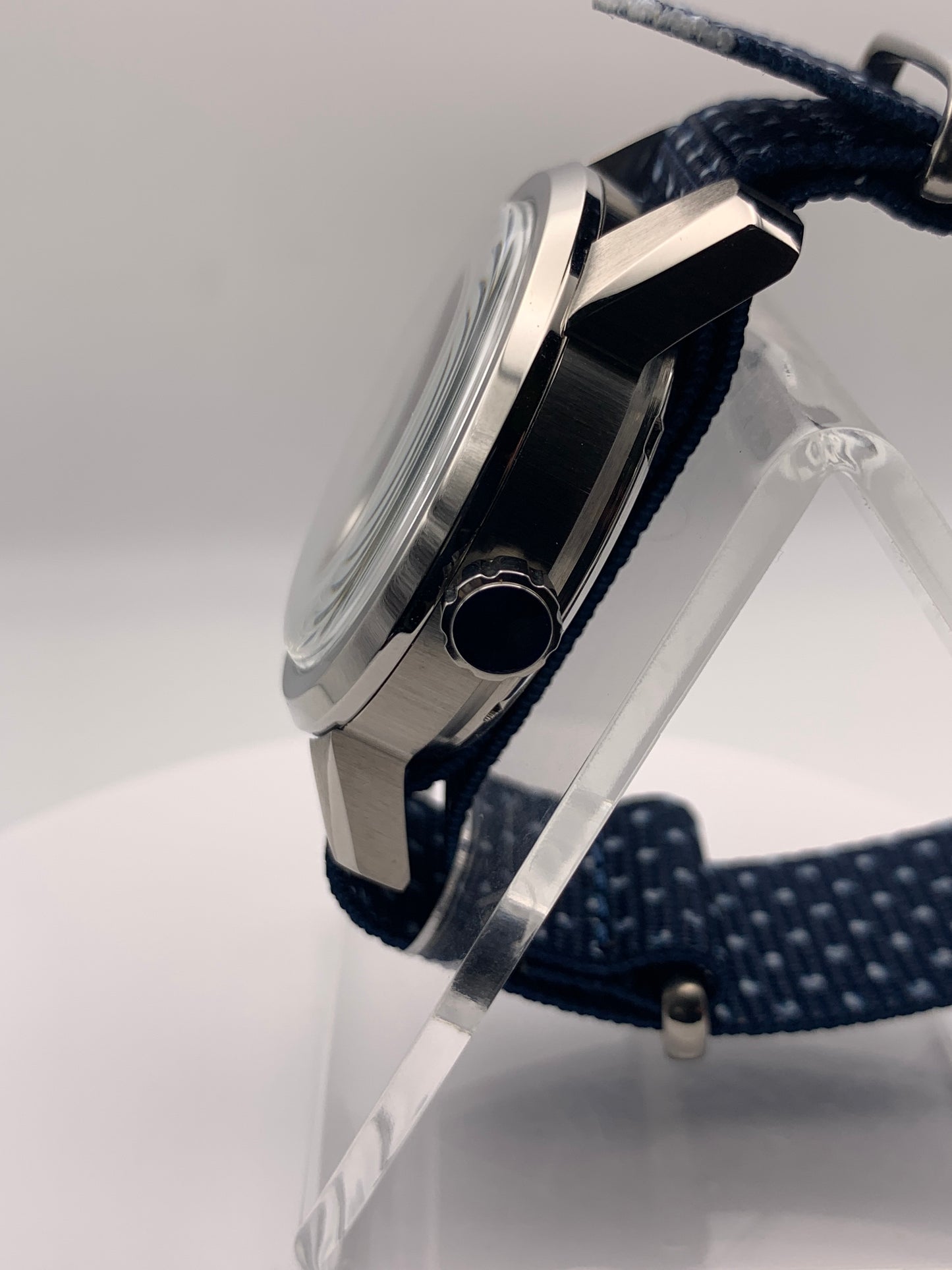 Dress Shirt. 41mm Stainless steel case. Domed K-1 glass crystal. Seiko NH38.