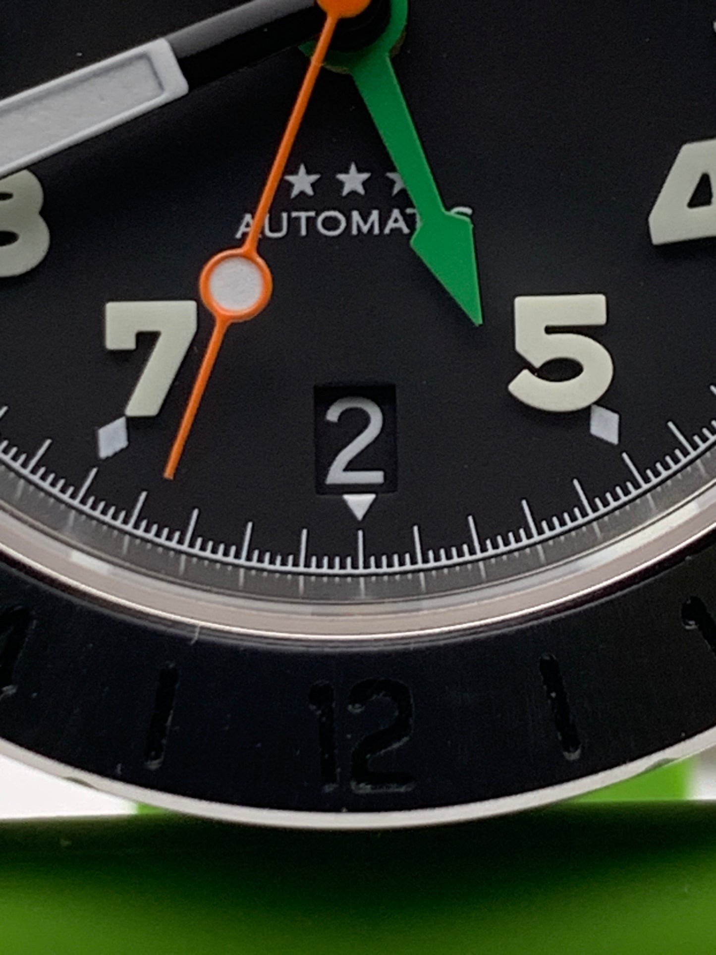 Gavin. 39mm Stainless steel GMT case. Sapphire crystal. 6 o’clock black date. Green and orange appointments. Seiko NH34.