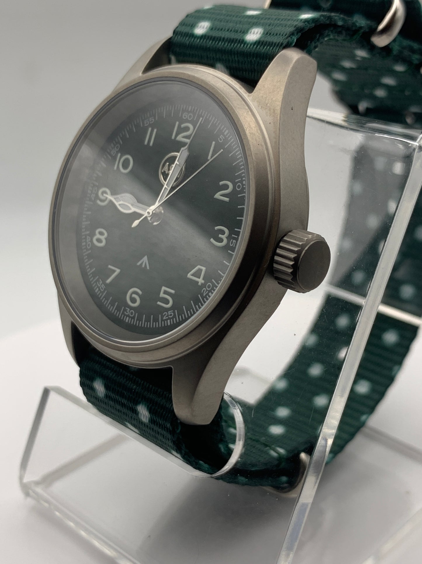 Warrior Chloe. 36mm Titanium case. Sapphire crystal. Seiko VH31 mecha-quartz.