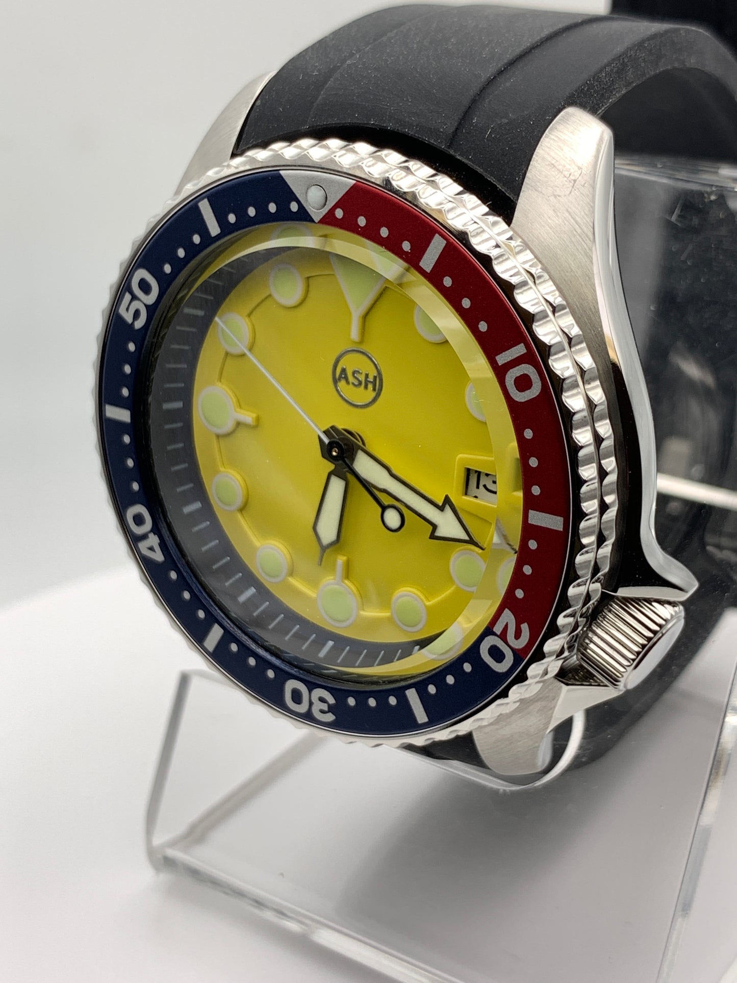 Happy. 42mm Stainless steel cushion case. Sapphire crystal. NH35 automatic.