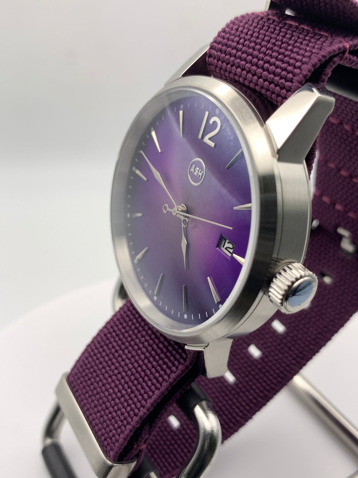 Ultraviolet. 40mm stainless steel case. Sapphire crystal. Seiko NH35.