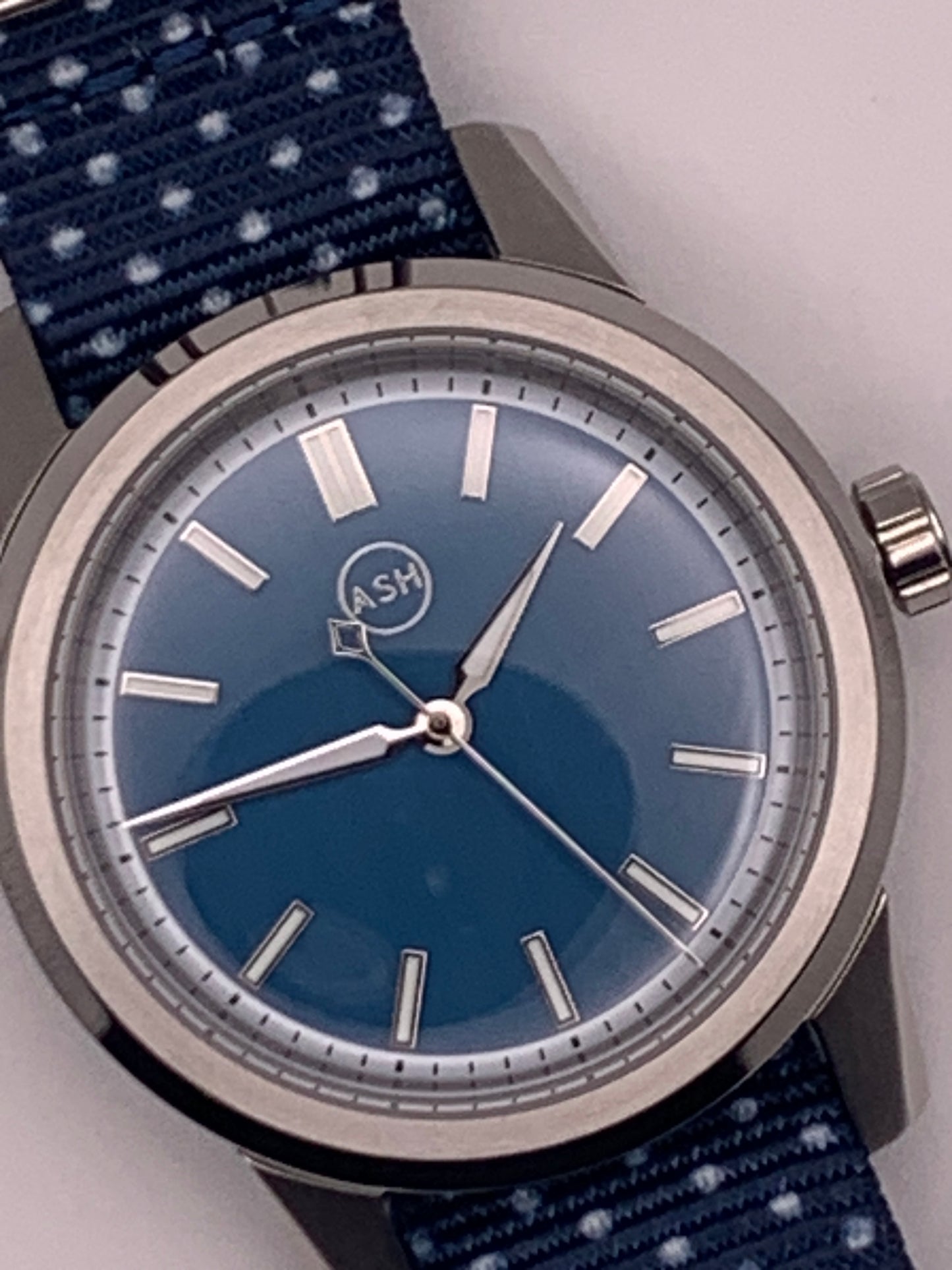 Dress Shirt. 41mm Stainless steel case. Domed K-1 glass crystal. Seiko NH38.