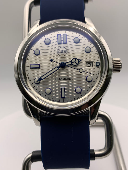 The Yankee 1.1 - Blue, silver and white livery. 39mm stainless steel case. K-1 mineral crystal with AR. NH35 automatic.