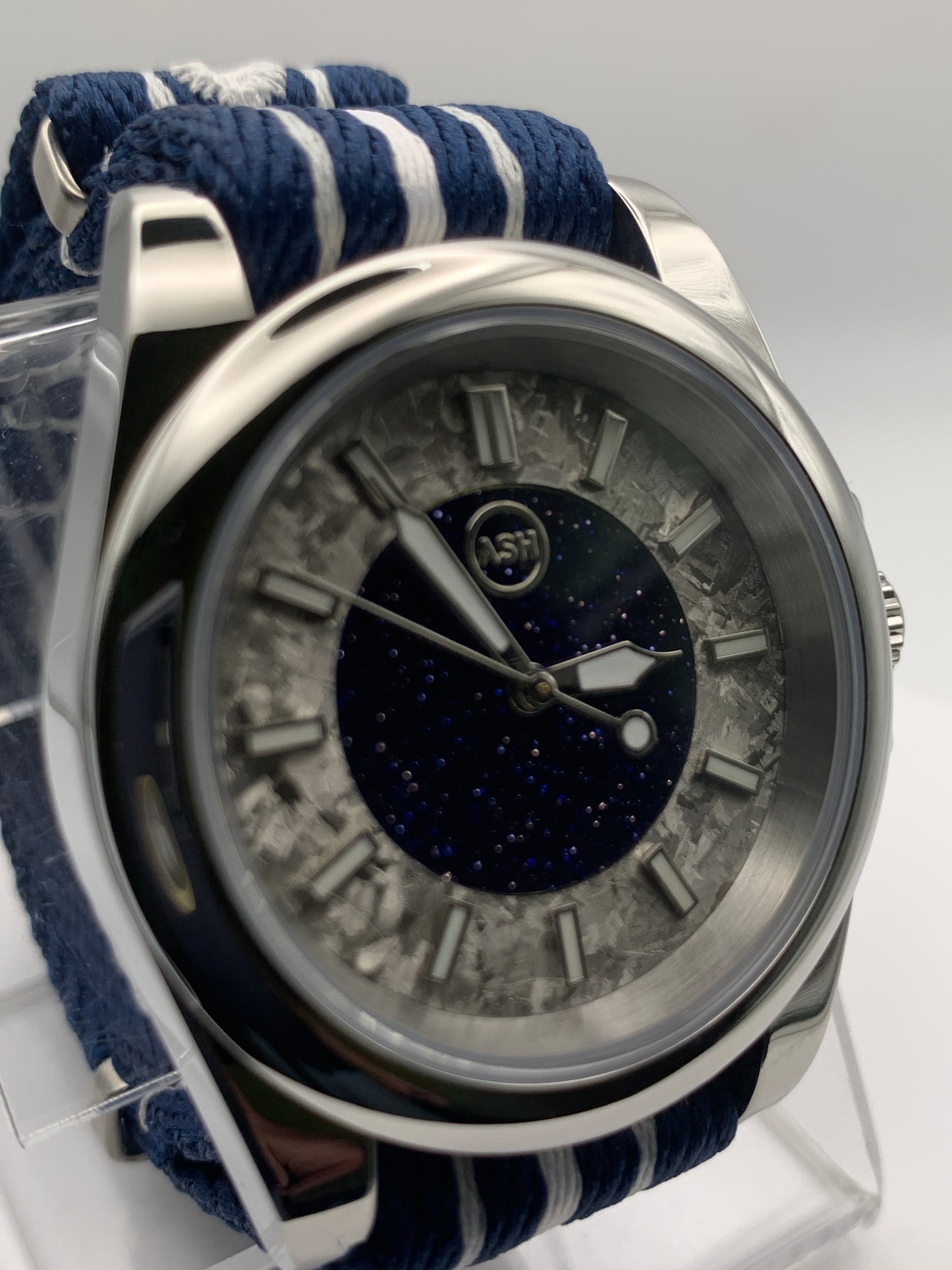 Monolith. 39mm Stainless steel. Sapphire crystal. Seiko NH38.