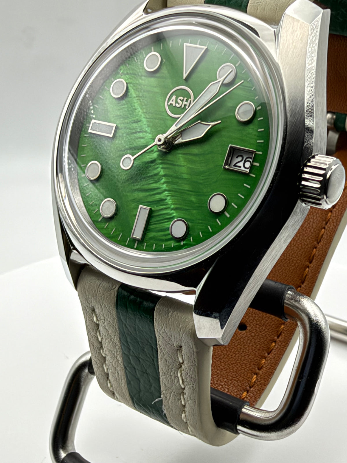 Andy 1.4 - 38mm Stainless steel. Double dome sapphire. Green MOP dial. Seiko NH35.