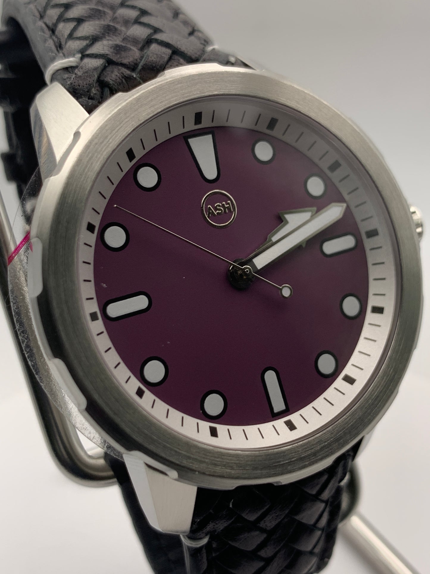 Amaranth - 44mm stainless steel case. Sapphire crystal. Seiko VH31 mecha-quartz.