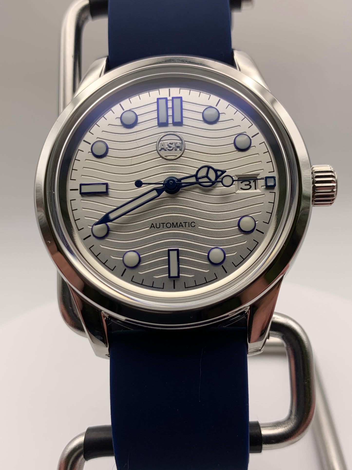 The Yankee 1.1 - Blue, silver and white livery. 39mm stainless steel case. K-1 mineral crystal with AR. NH35 automatic.