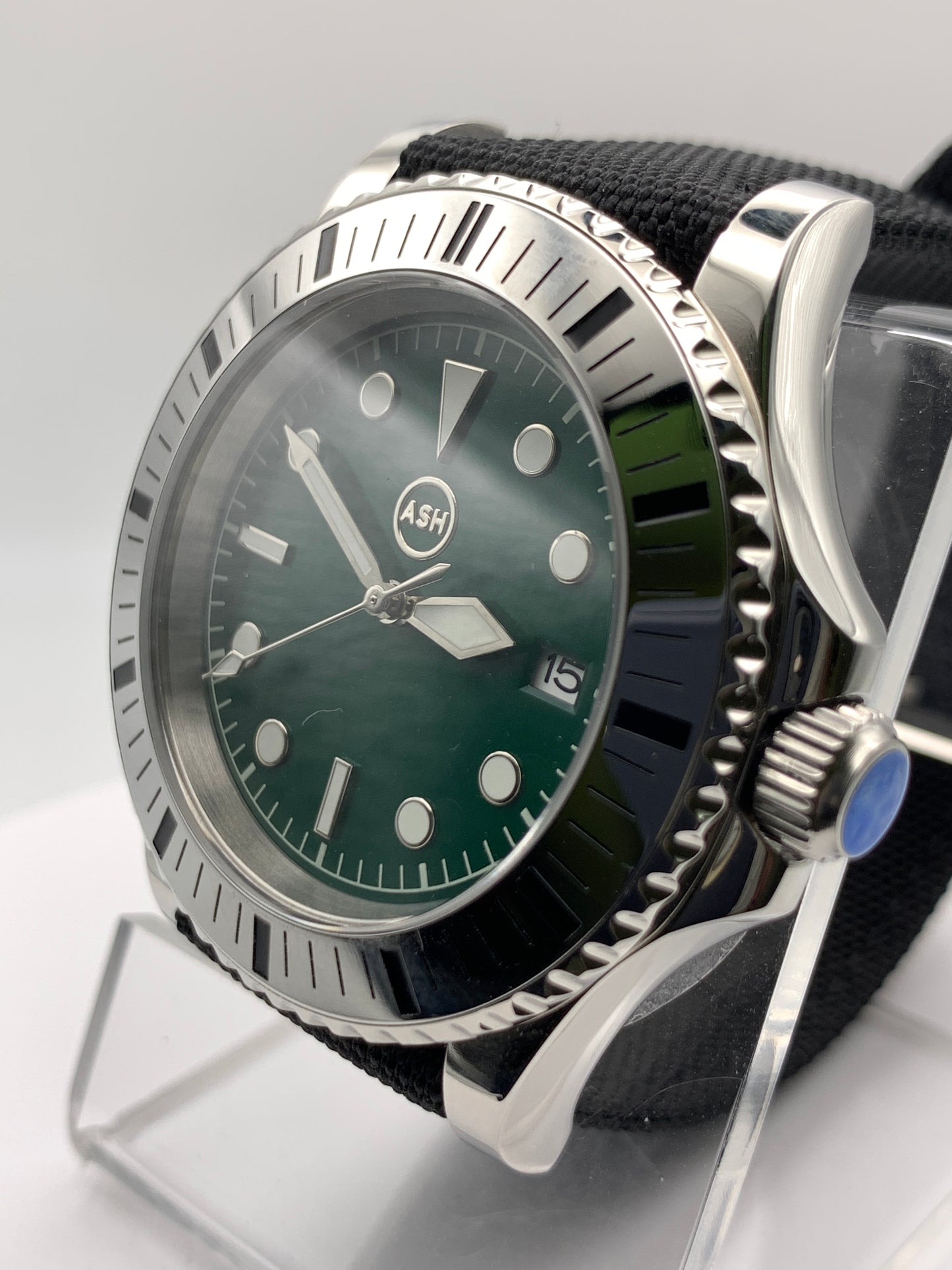 Mirkwood. 42mm Stainless steel case. Fixed bezel. Sapphire crystal. Seiko NH35.