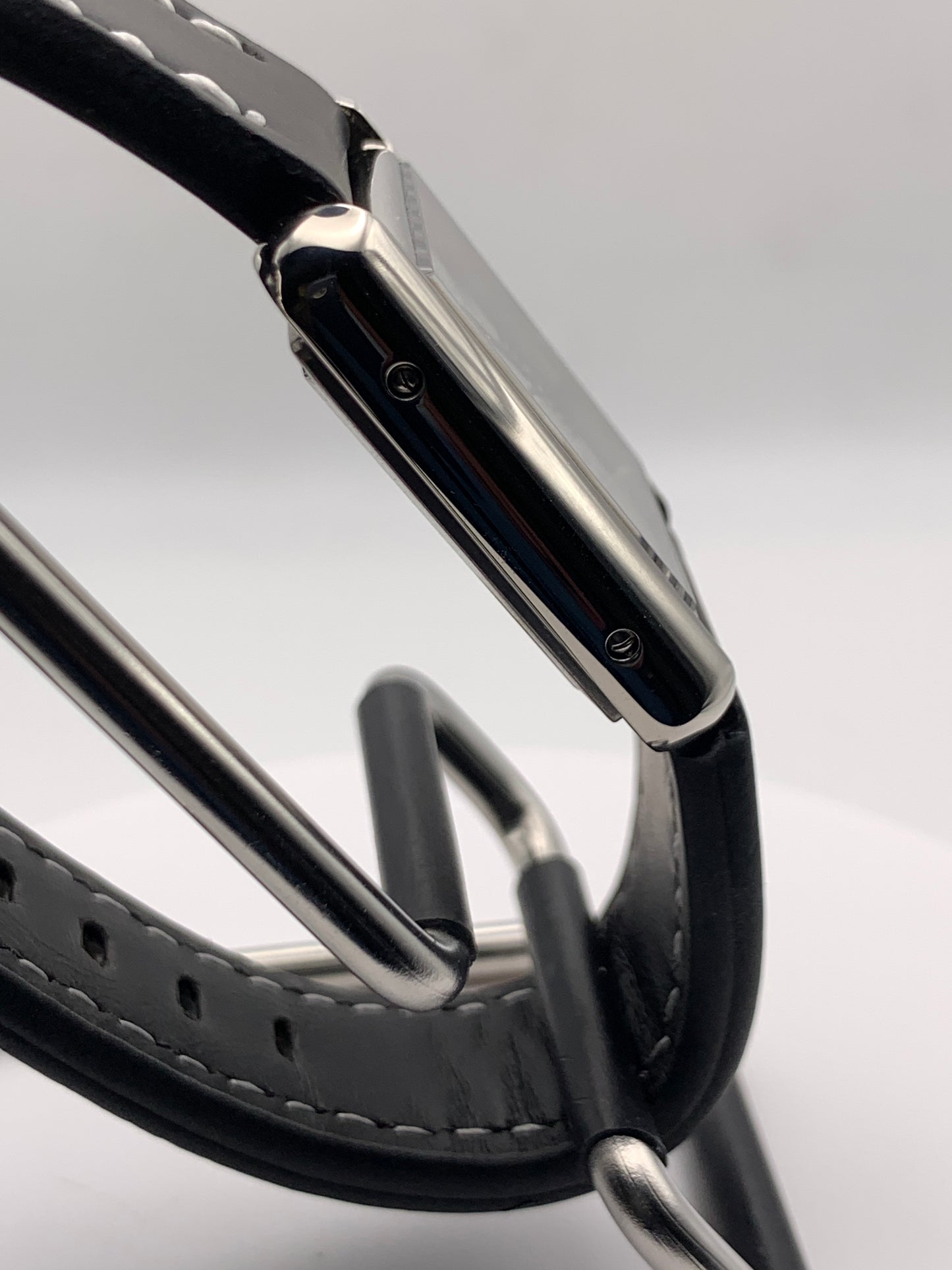 Well Rounded 1.1 - 8.7mm thick. 26mm stainless steel case. 34mm lug to lug. Seiko VJ24 quartz movement.