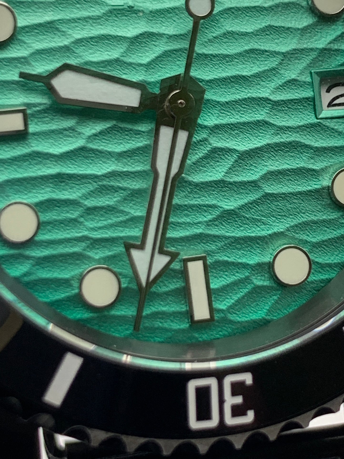 Neritic. 40mm PVD coated stainless steel case. Sapphire crystal. Seiko NH35.