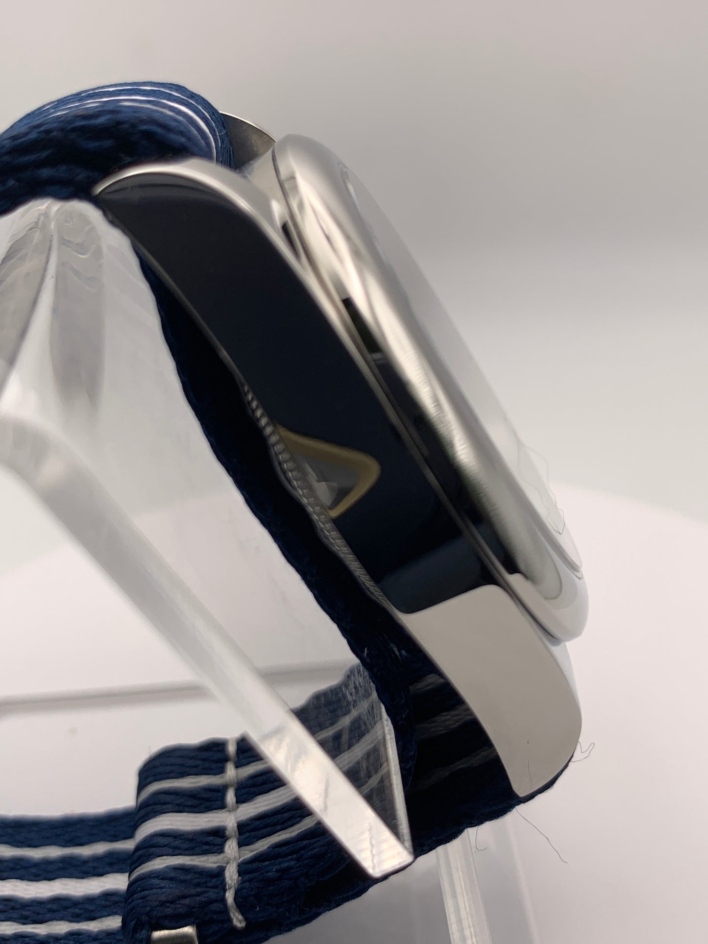 Monolith. 39mm Stainless steel. Sapphire crystal. Seiko NH38.
