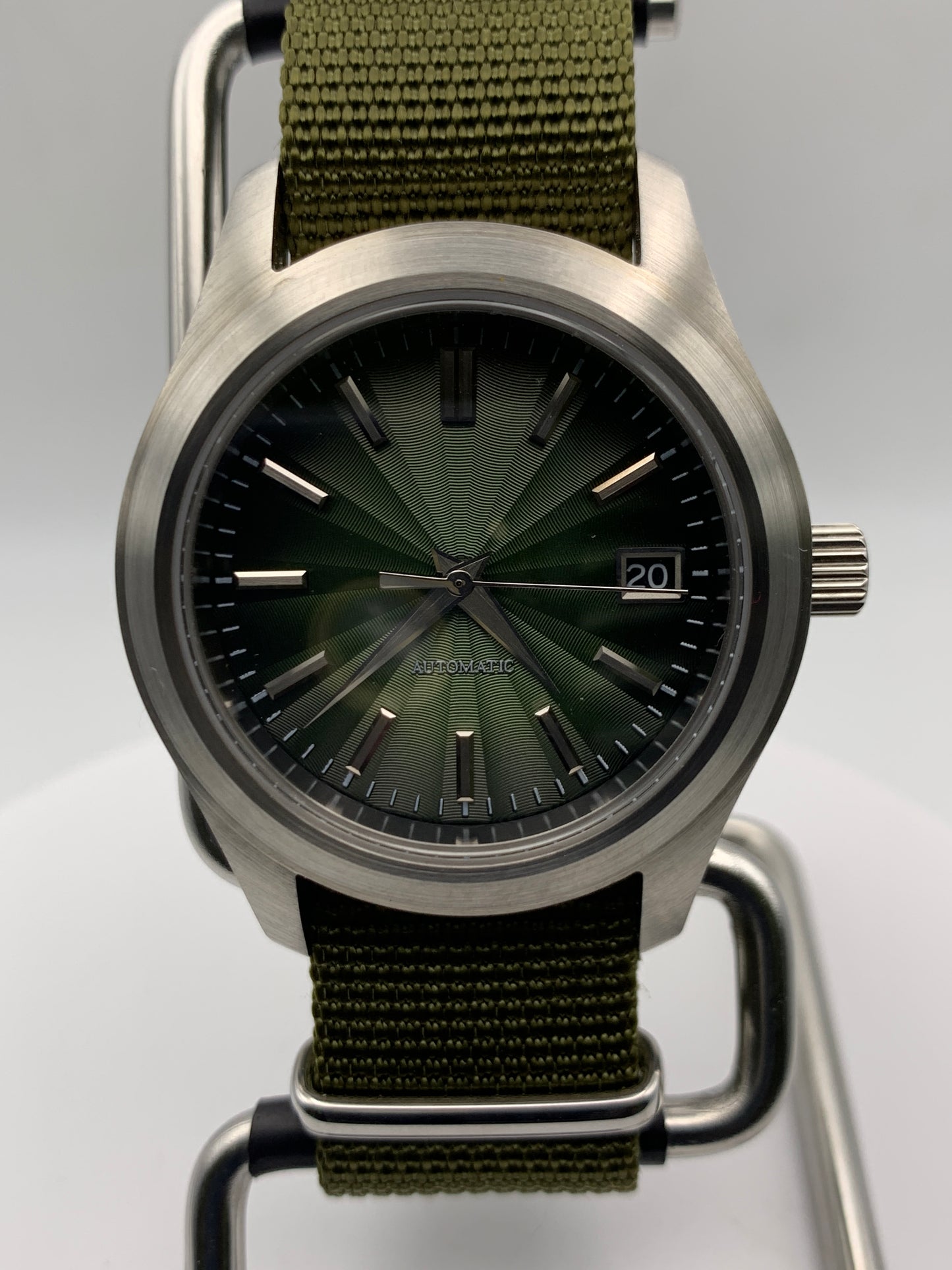 Fangorn 1.3 - 39mm brushed stainless steel. Sapphire crystal. Textured dial. Seiko NH35 with black date dial.