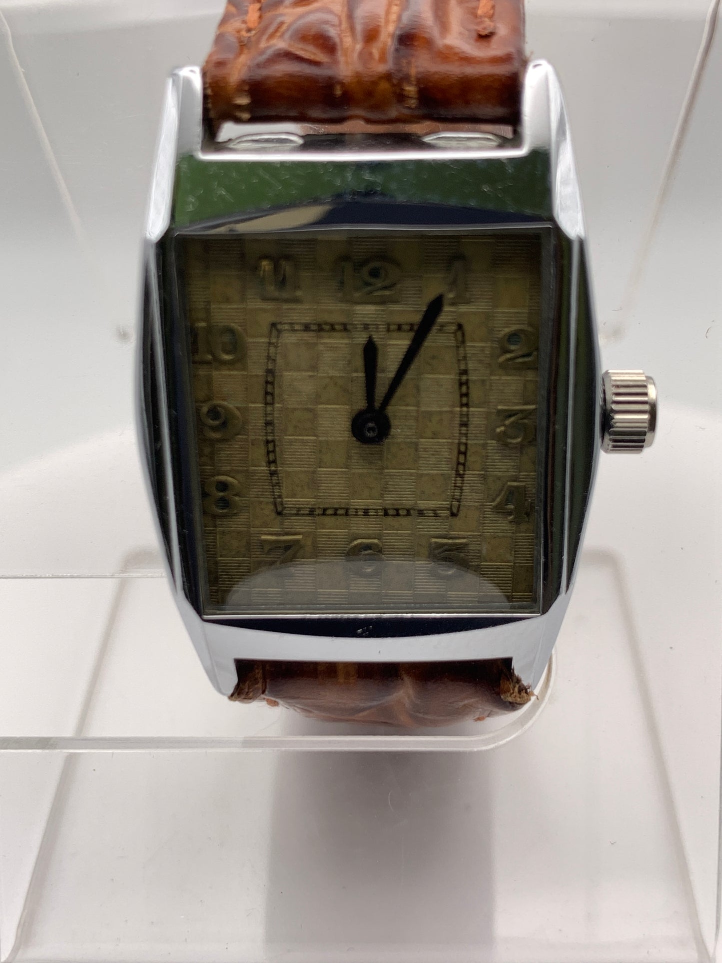 Feather 1.1 Vintage brass case and dial. Acrylic crystal. Miyota 2036 quartz movement.