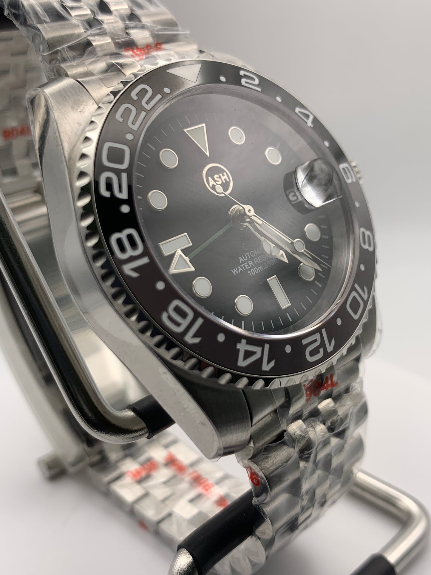 Bruce Wayne. 39mm Stainless steel GMT. Sapphire crystal. Seiko NH34.