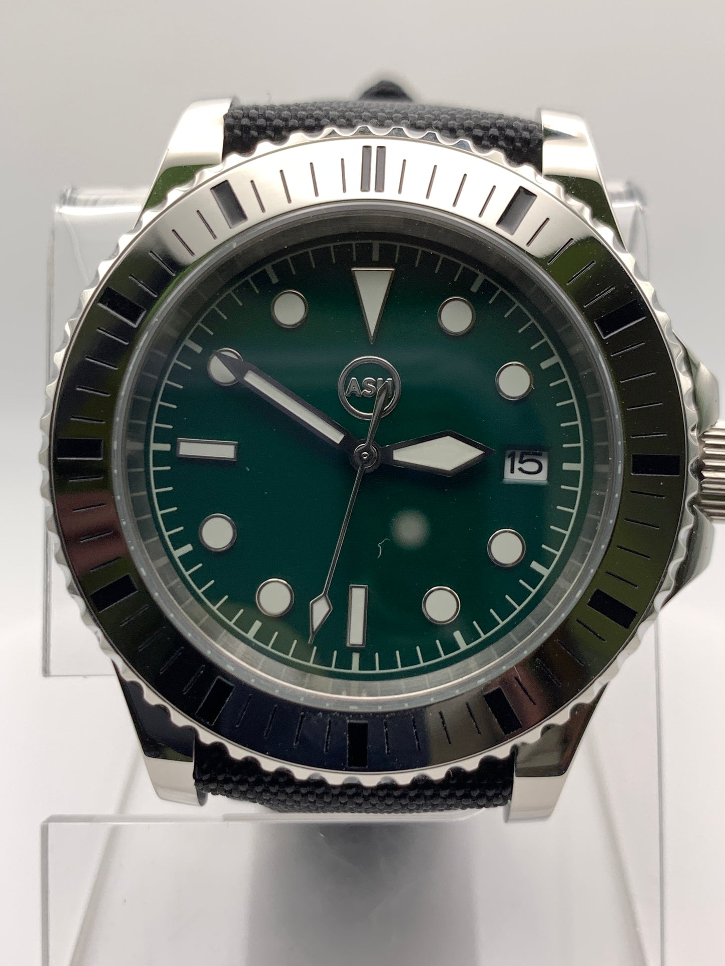 Mirkwood. 42mm Stainless steel case. Fixed bezel. Sapphire crystal. Seiko NH35.