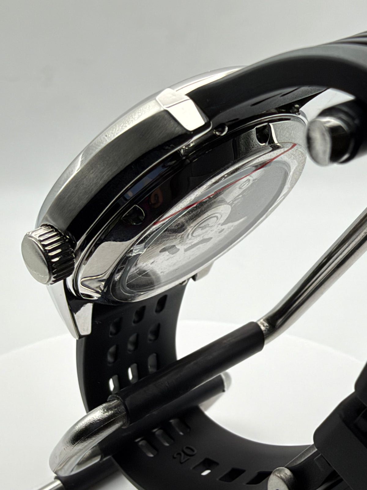 Goldfinger. 40mm stainless steel case. Sapphire crystal. Seiko NH35.