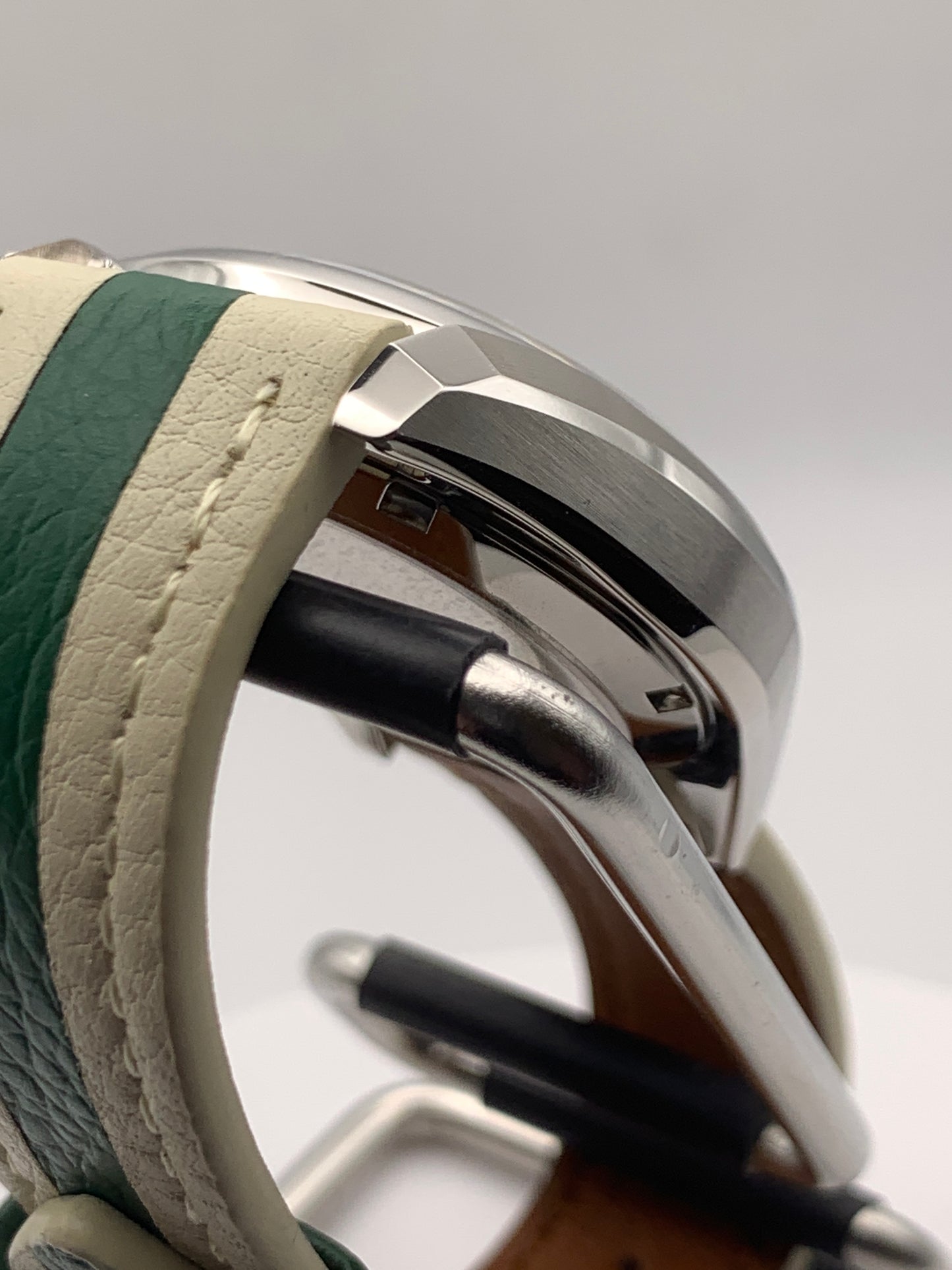 Andy. 38mm Stainless steel. Double dome sapphire. Green MOP dial. Seiko NH35.