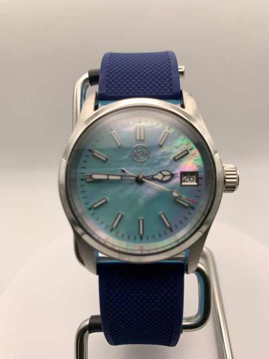 Cumulus. 36mm Stainless steel. Sapphire crystal. Seiko NH35.