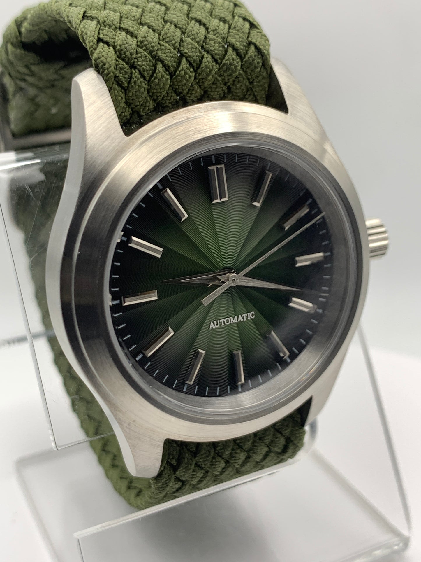 Fangorn. 39mm Stainless steel. Textured and faceted dial. Sapphire crystal. Seiko NH38.