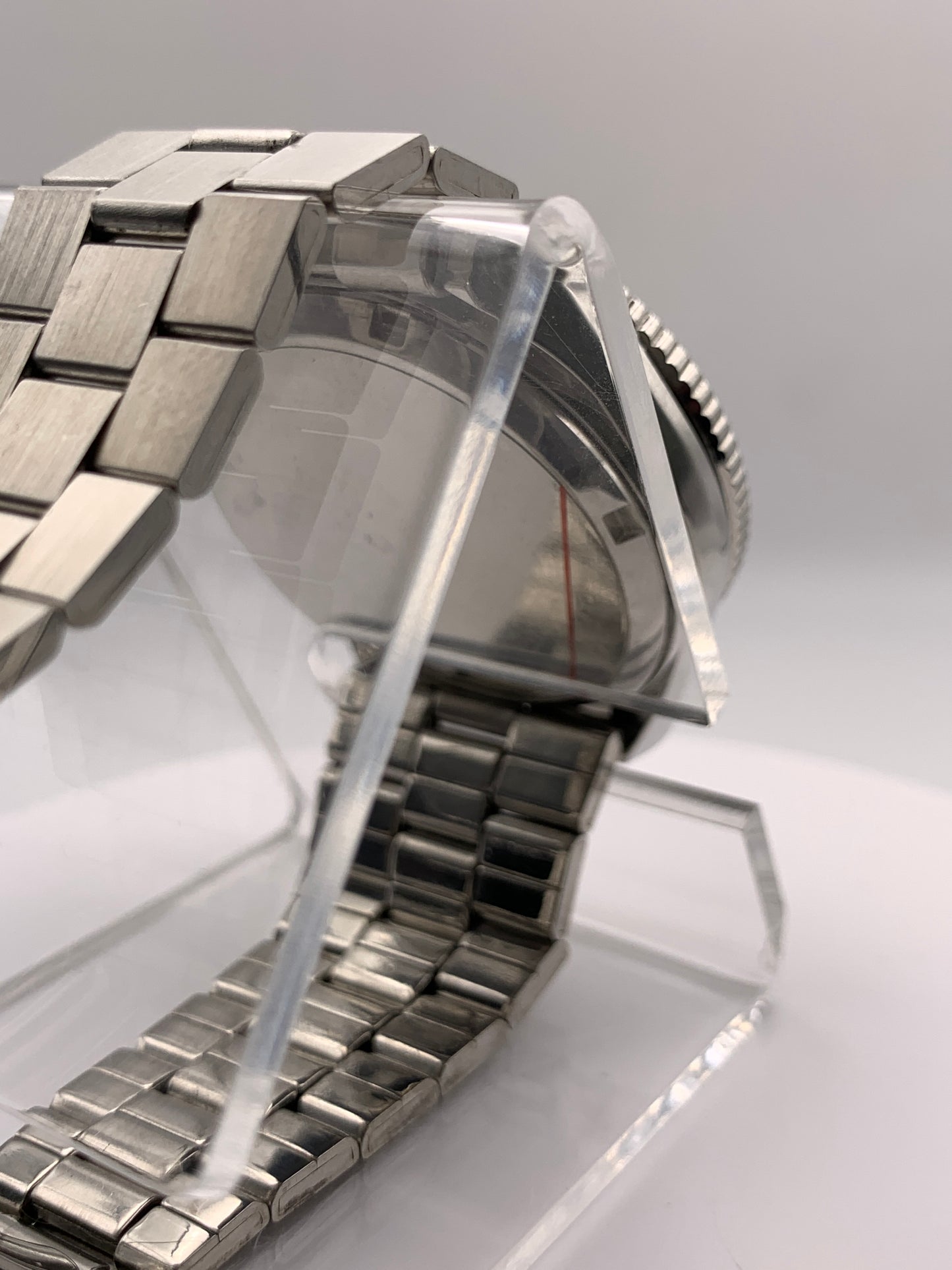 Poguelite. 37mm Stainless steel case. Acrylic domed crystal. Seiko NH35 with black date wheel. NOS vintage bracelet.