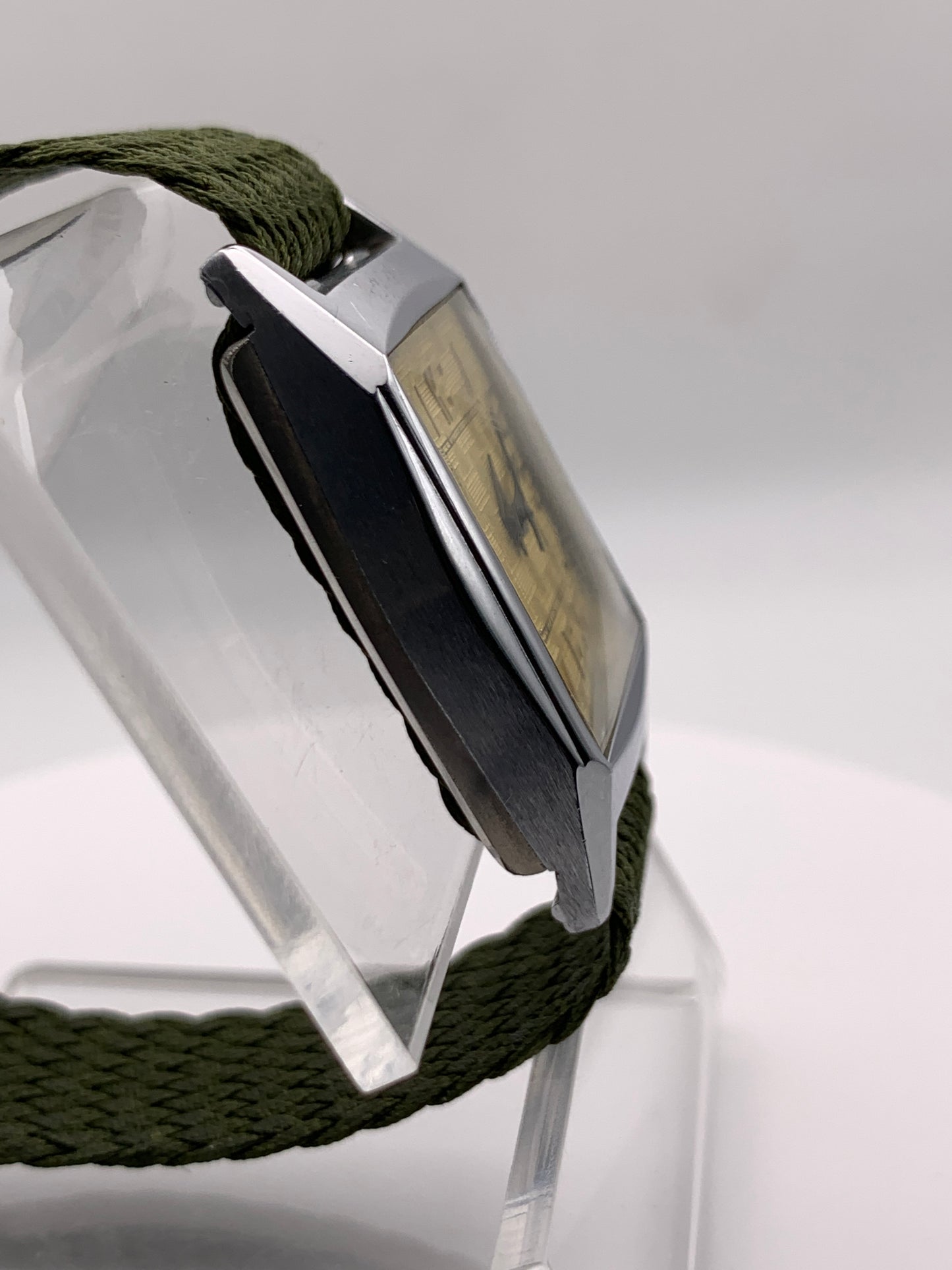 Feather 1.3 - Vintage 25mm plated brass 2 piece case.  38mm lug to lug. 16mm lug width. 8.5mm thick. Acrylic crystal. Miyota Super 2035 movement.