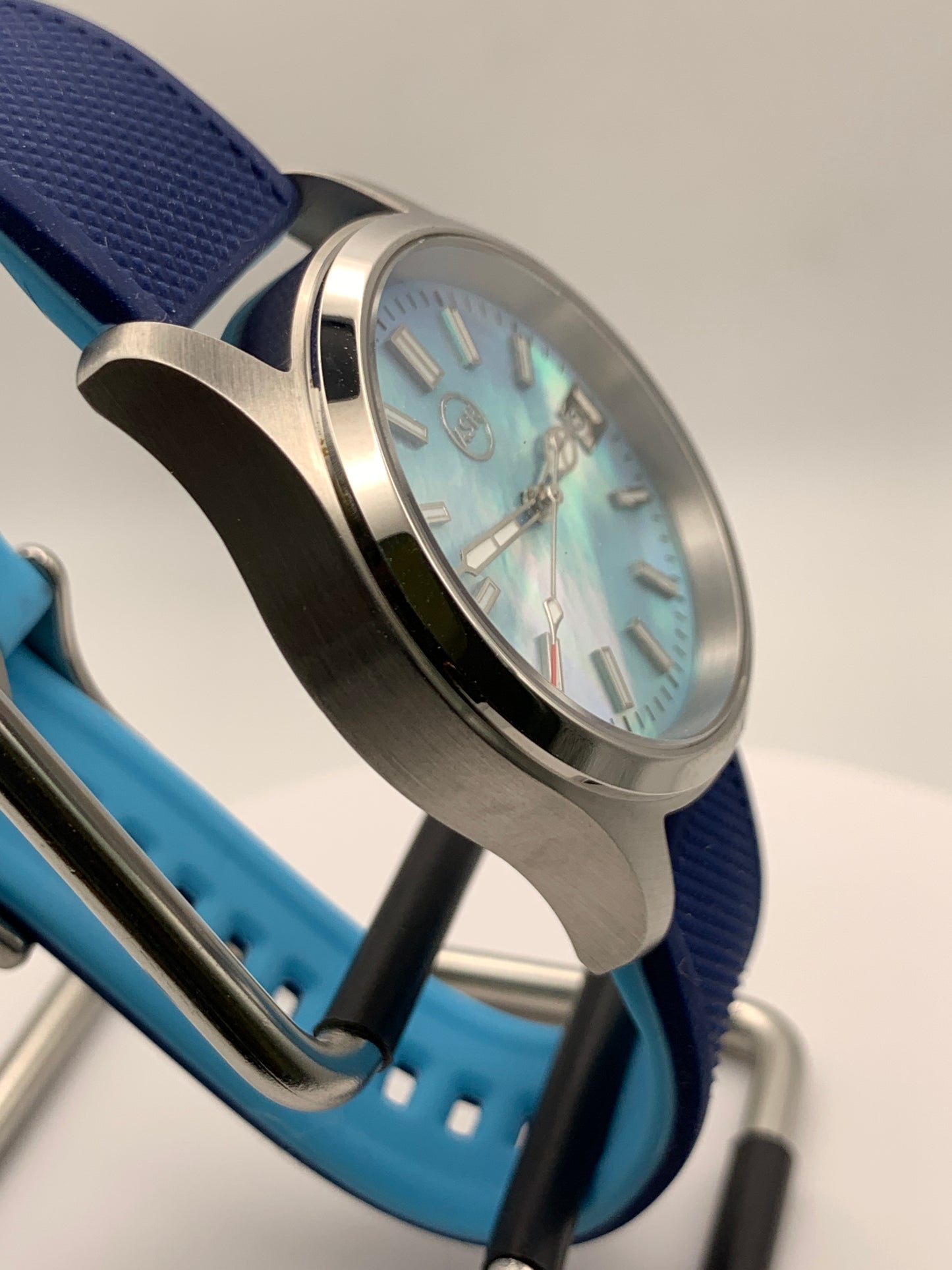 Cumulus. 36mm Stainless steel. Sapphire crystal. Seiko NH35.