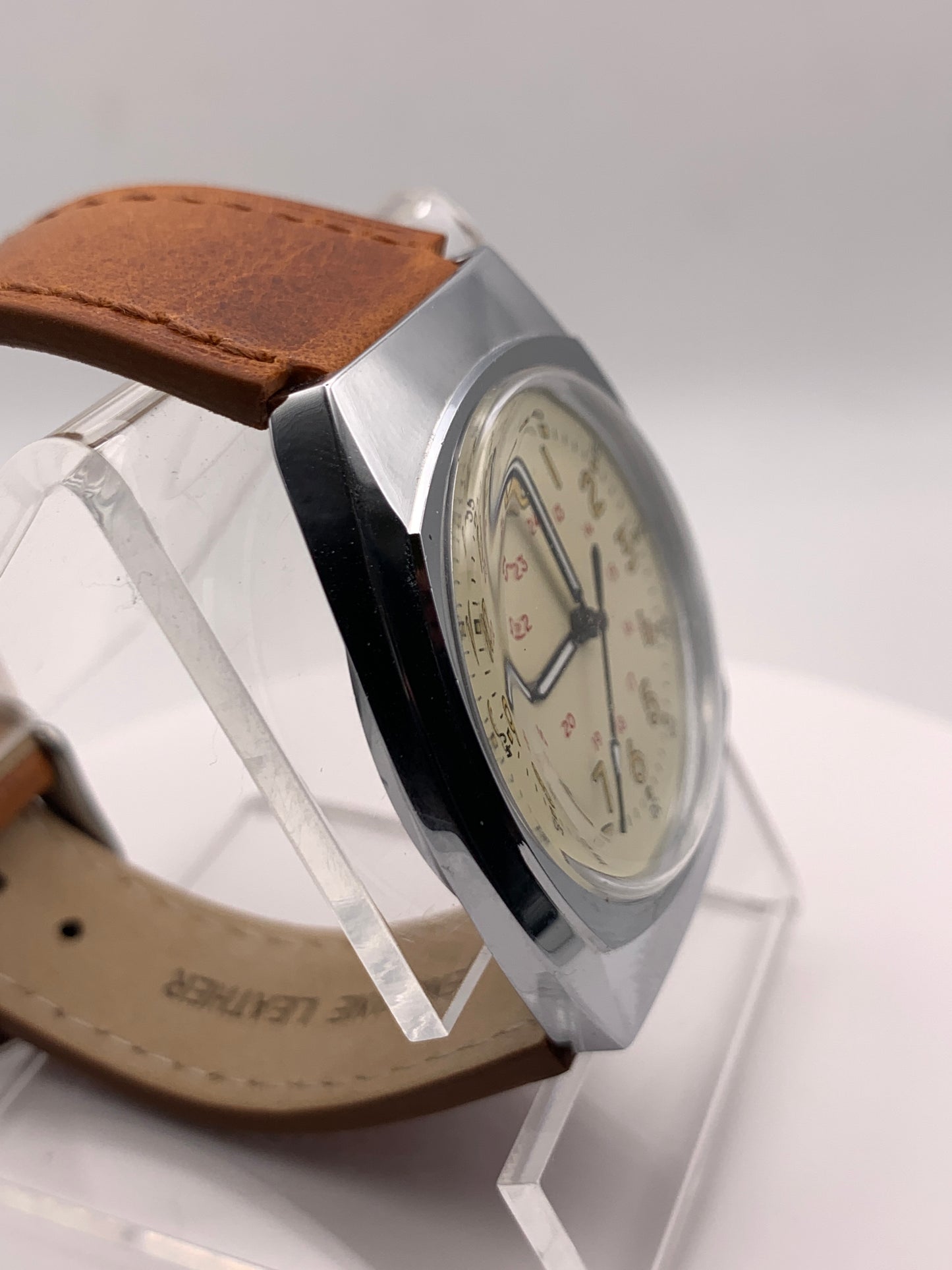 Butter. 37mm NOS Gruen brass and stainless steel case. Acrylic dome crystal. Seiko VH31.