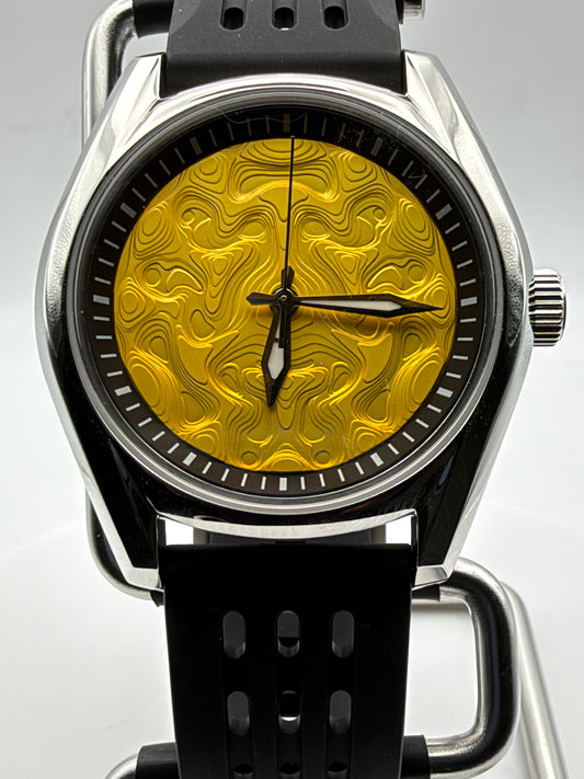 Goldfinger. 40mm stainless steel case. Sapphire crystal. Seiko NH35.