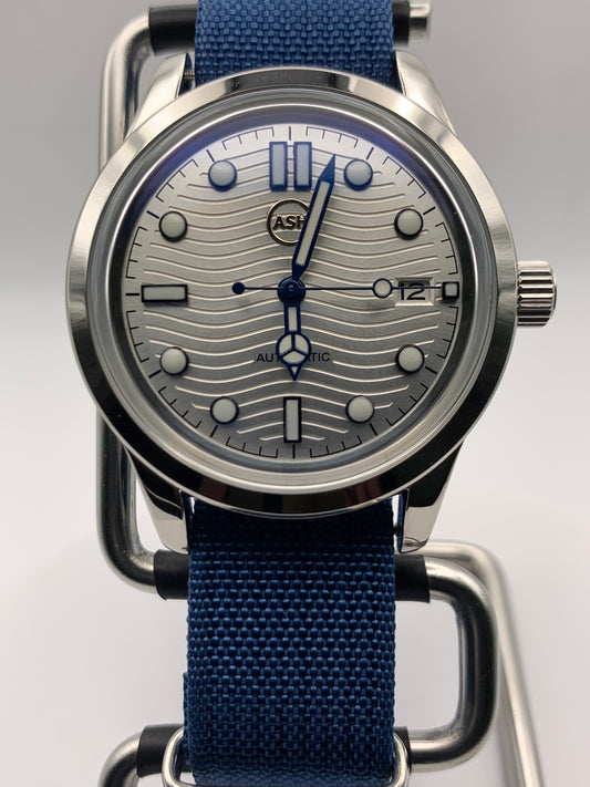 The Yankee 1.2 - Blue, silver and white livery. 39mm stainless steel case. K-1 mineral crystal with AR. NH35 automatic.