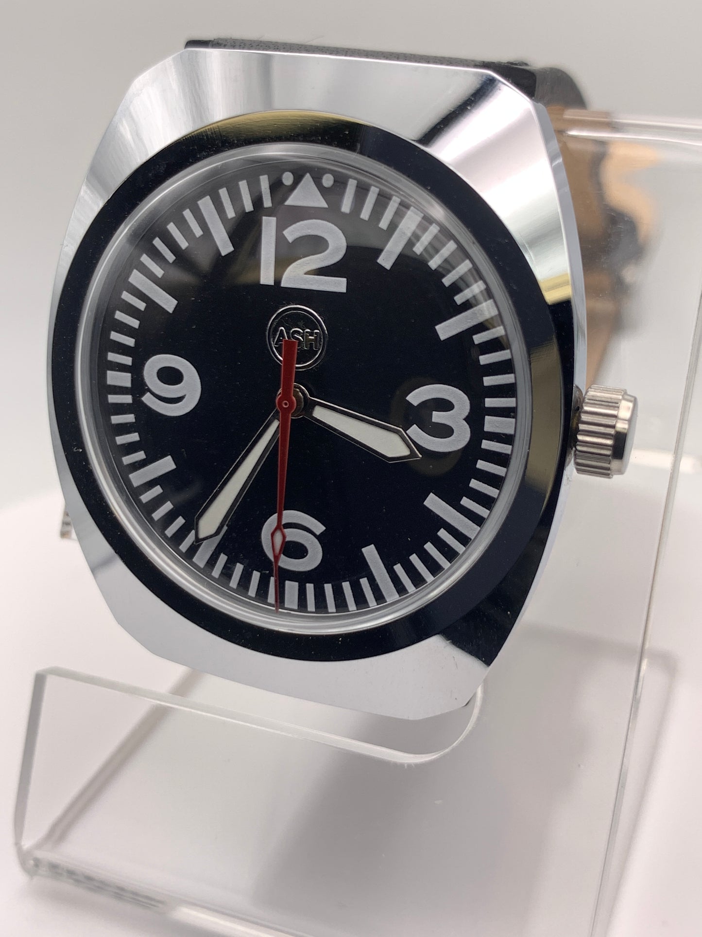 Solo Flight. Neo Vintage Collection. 36mm NOS Gruen case. Acrylic domed crystal. Miyota 2039.