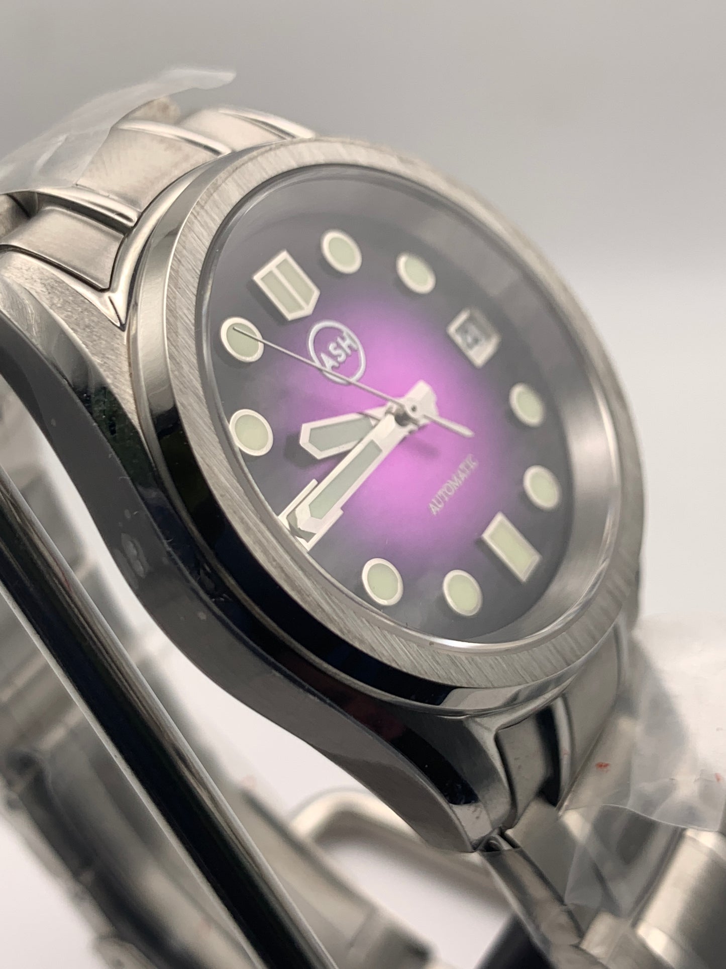 OGCola - Blackberry. 38mm stainless steel case with matching bracelet. Sapphire crystal. Seiko NH35