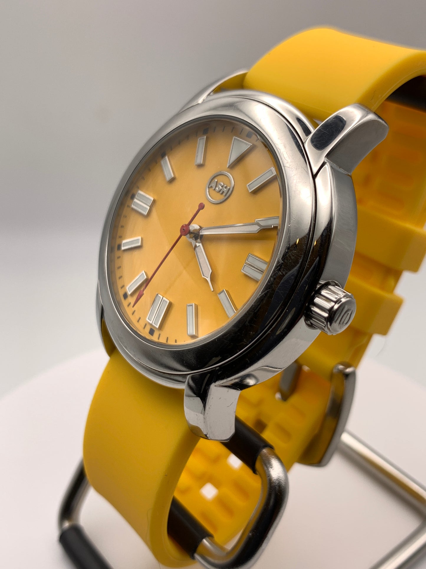 Mellow. Custom resto-mod. 41mm stainless steel. Sapphire. Seiko VH31.
