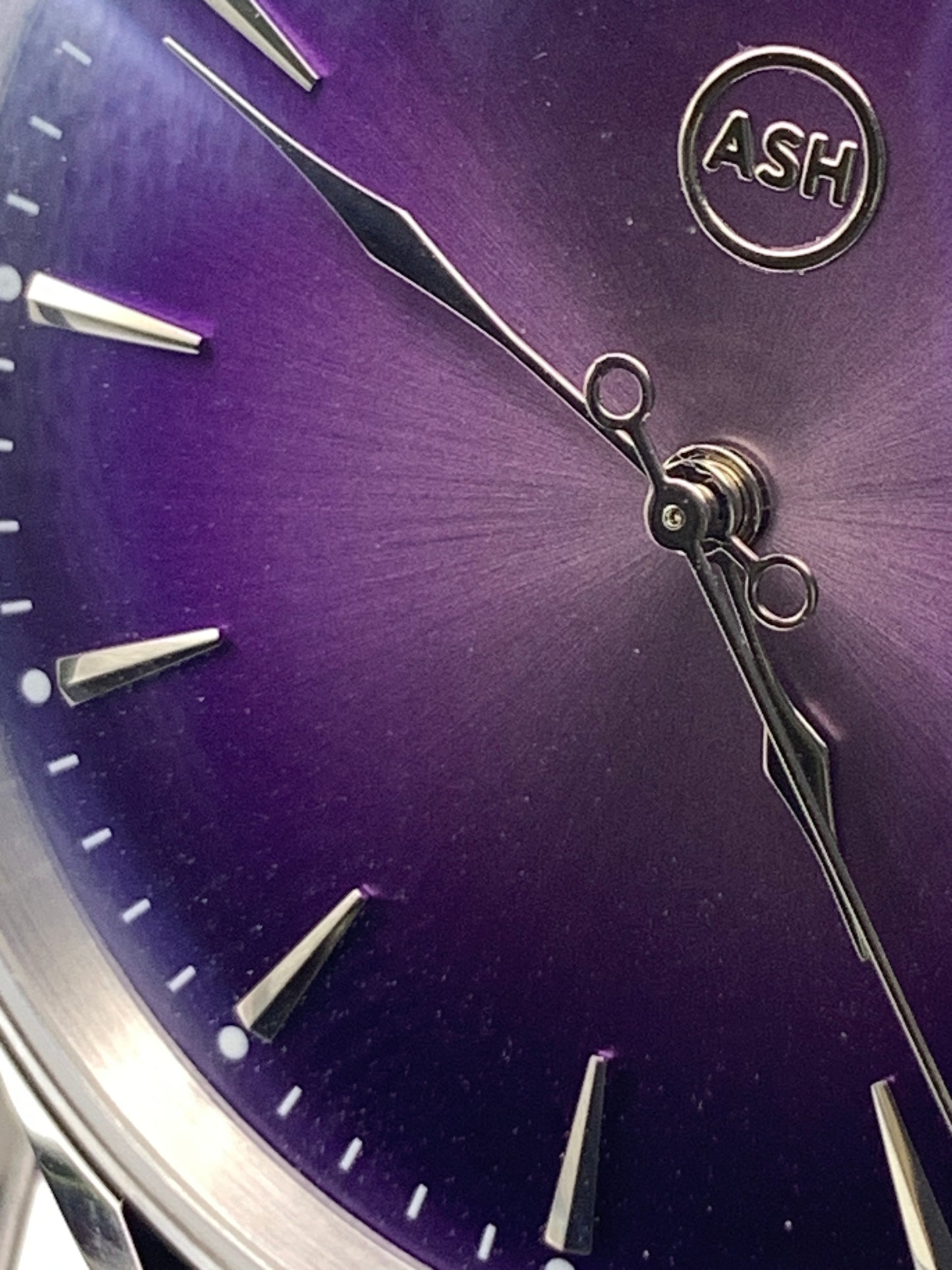 Ultraviolet. 40mm stainless steel case. Sapphire crystal. Seiko NH35.