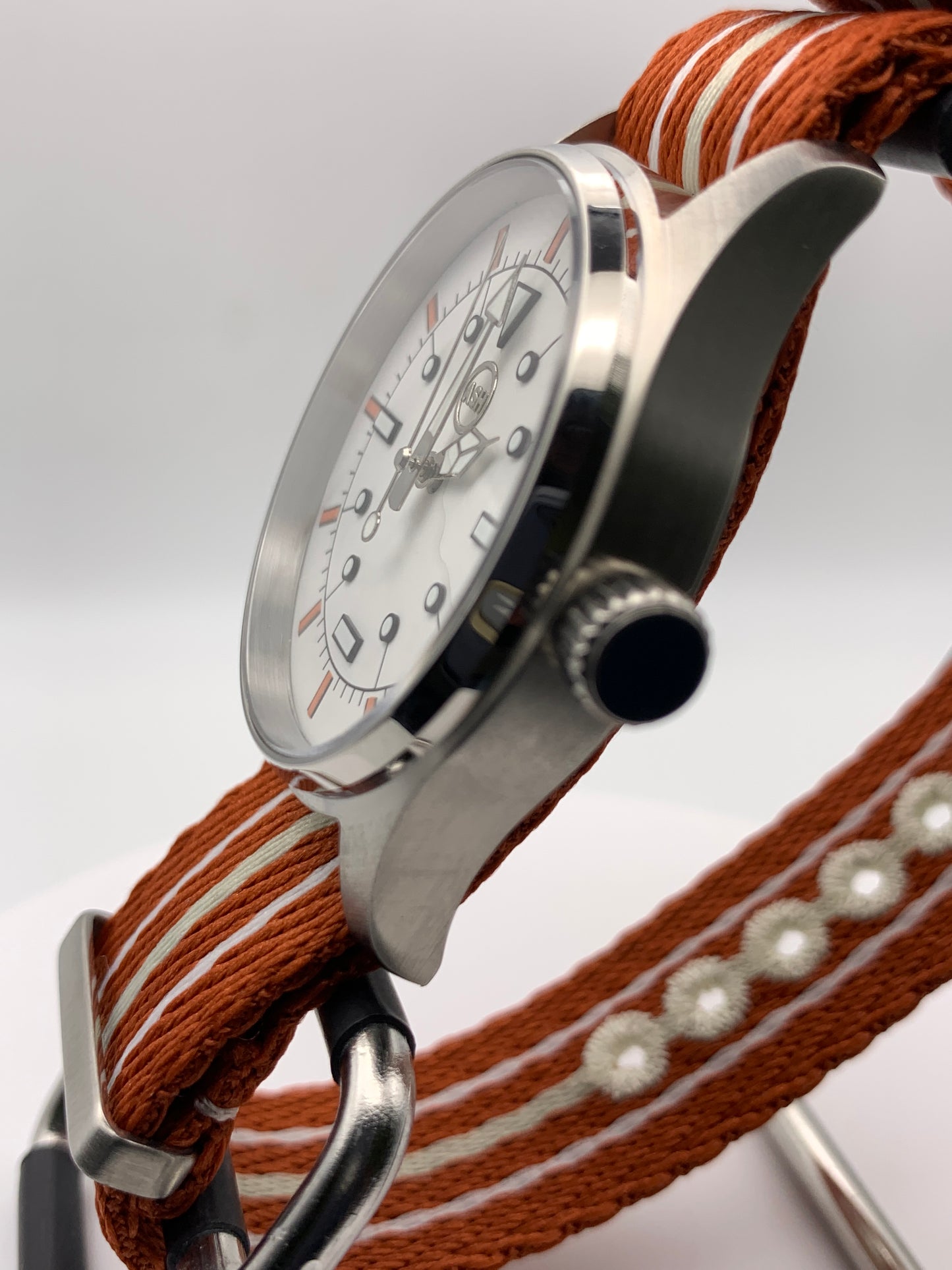 Fuyu. 39mm Stainless steel case.  Sapphire crystal. Seiko NH38