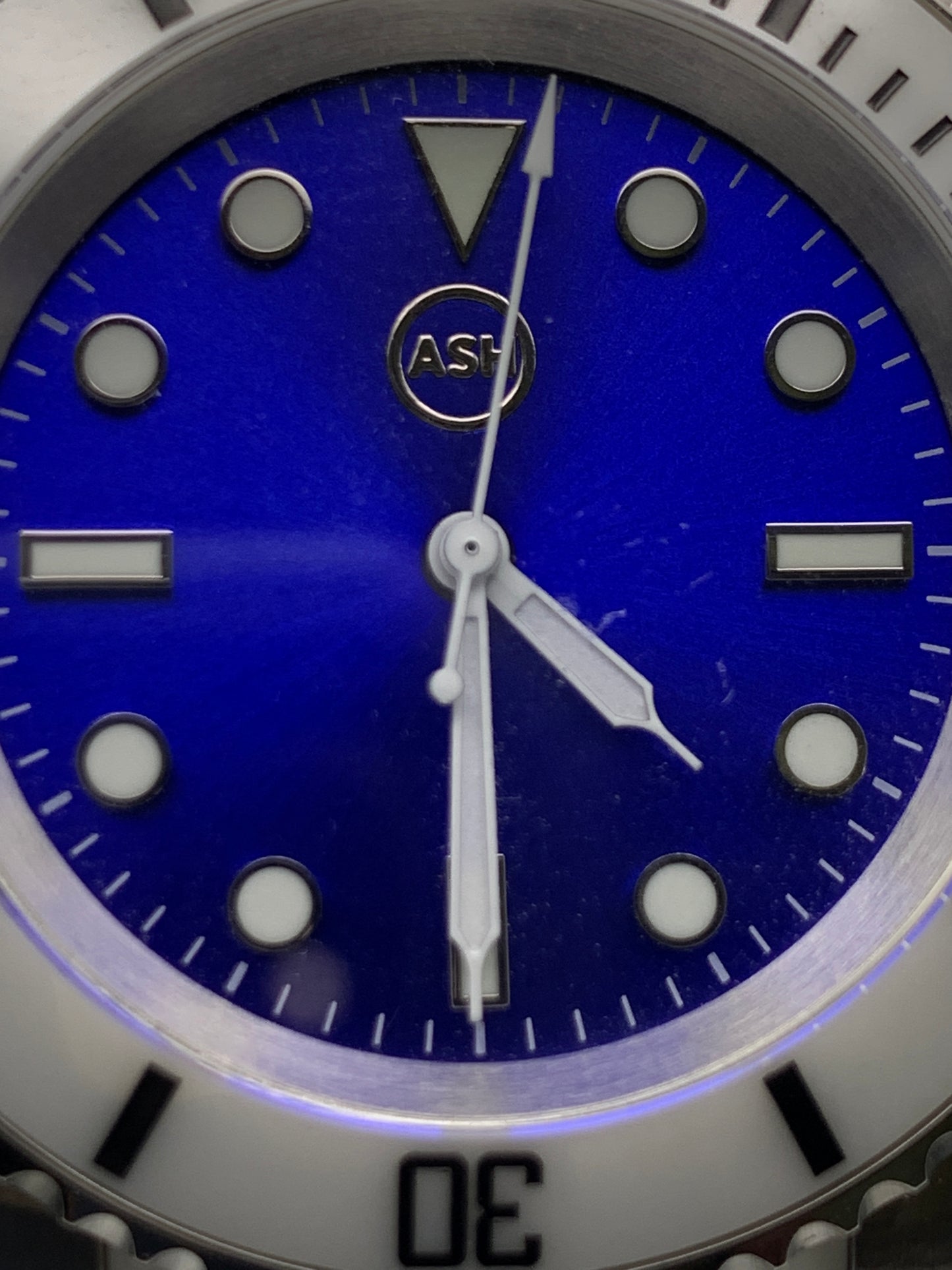 Bumbles Bounce. 41mm stainless steel case. Sapphire crystal. Seiko NH38.