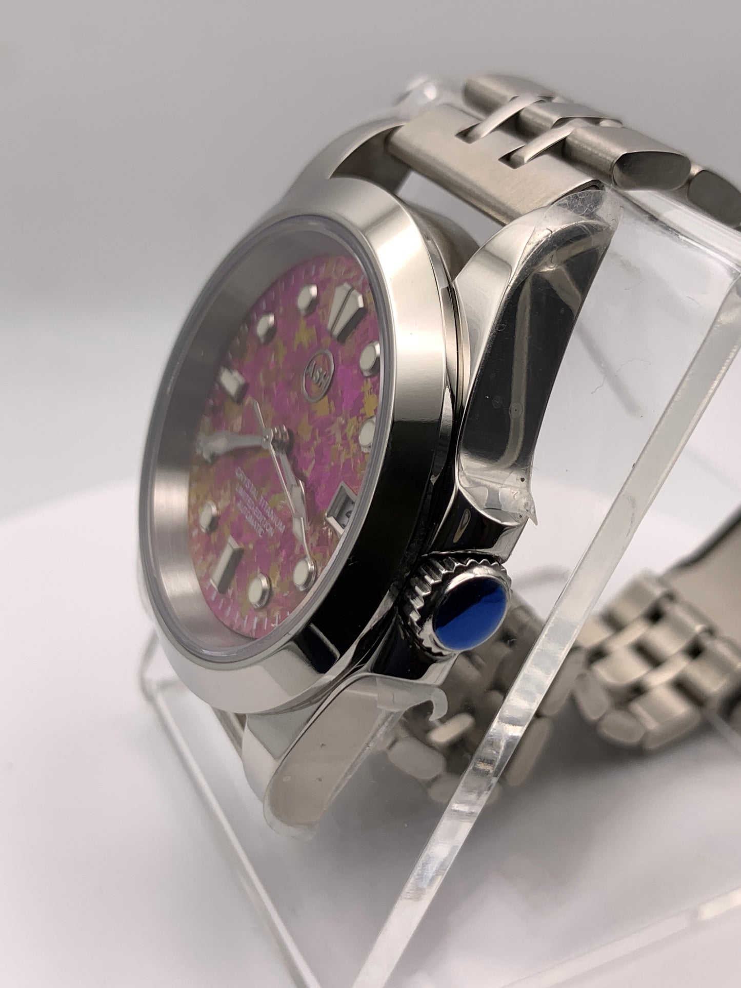 Party Favor. 39mm Stainless Steel Case. Sapphire crystal. Seiko NH35 automatic.