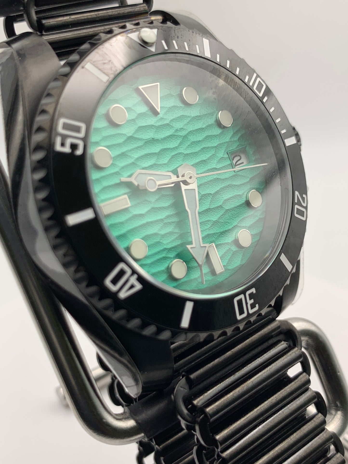 Neritic. 40mm PVD coated stainless steel case. Sapphire crystal. Seiko NH35.