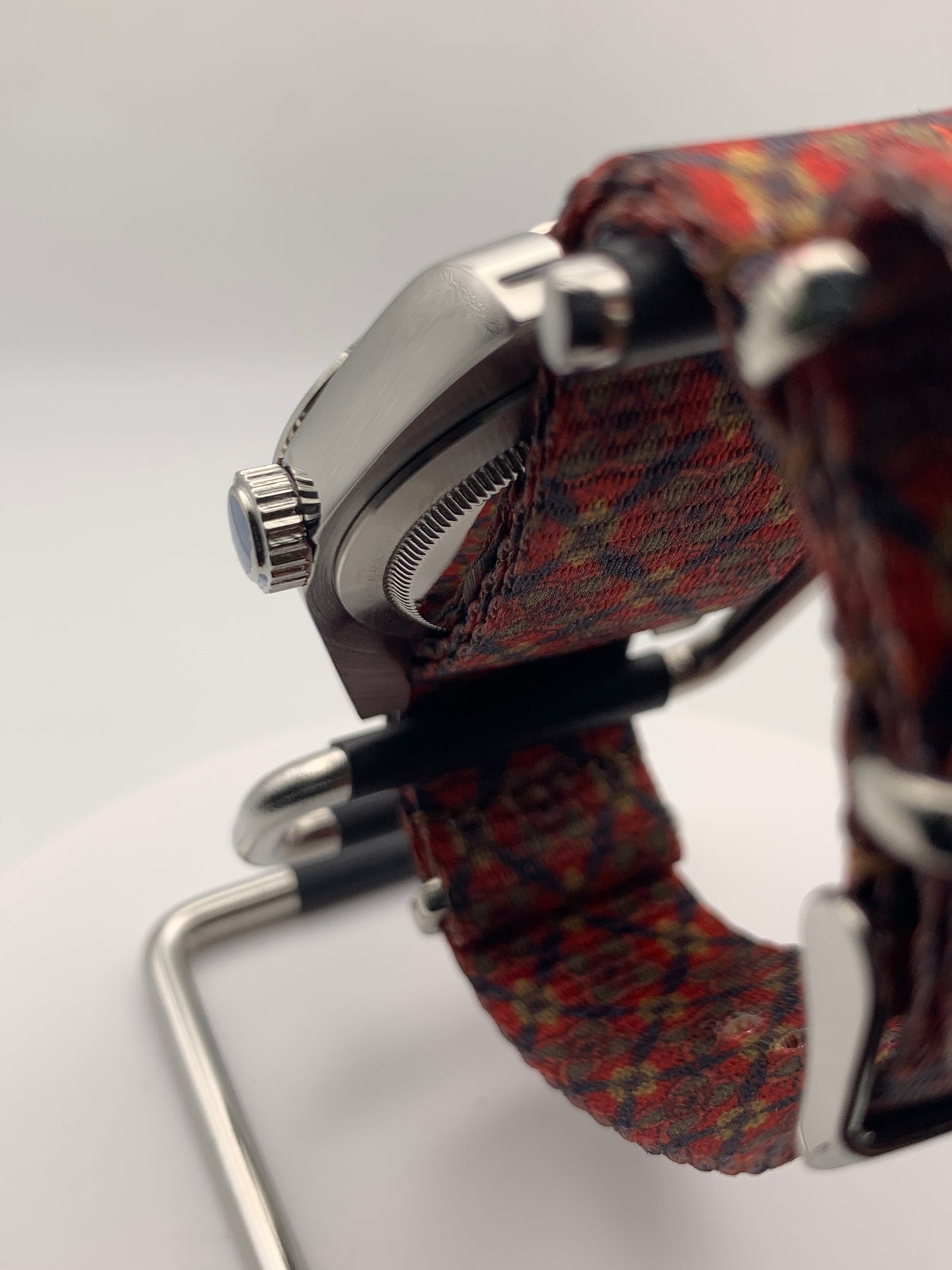 Brocade. 39mm stainless steel case. Sapphire crystal. Seiko NH38.