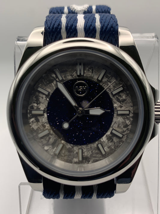 Monolith. 39mm Stainless steel. Sapphire crystal. Seiko NH38.