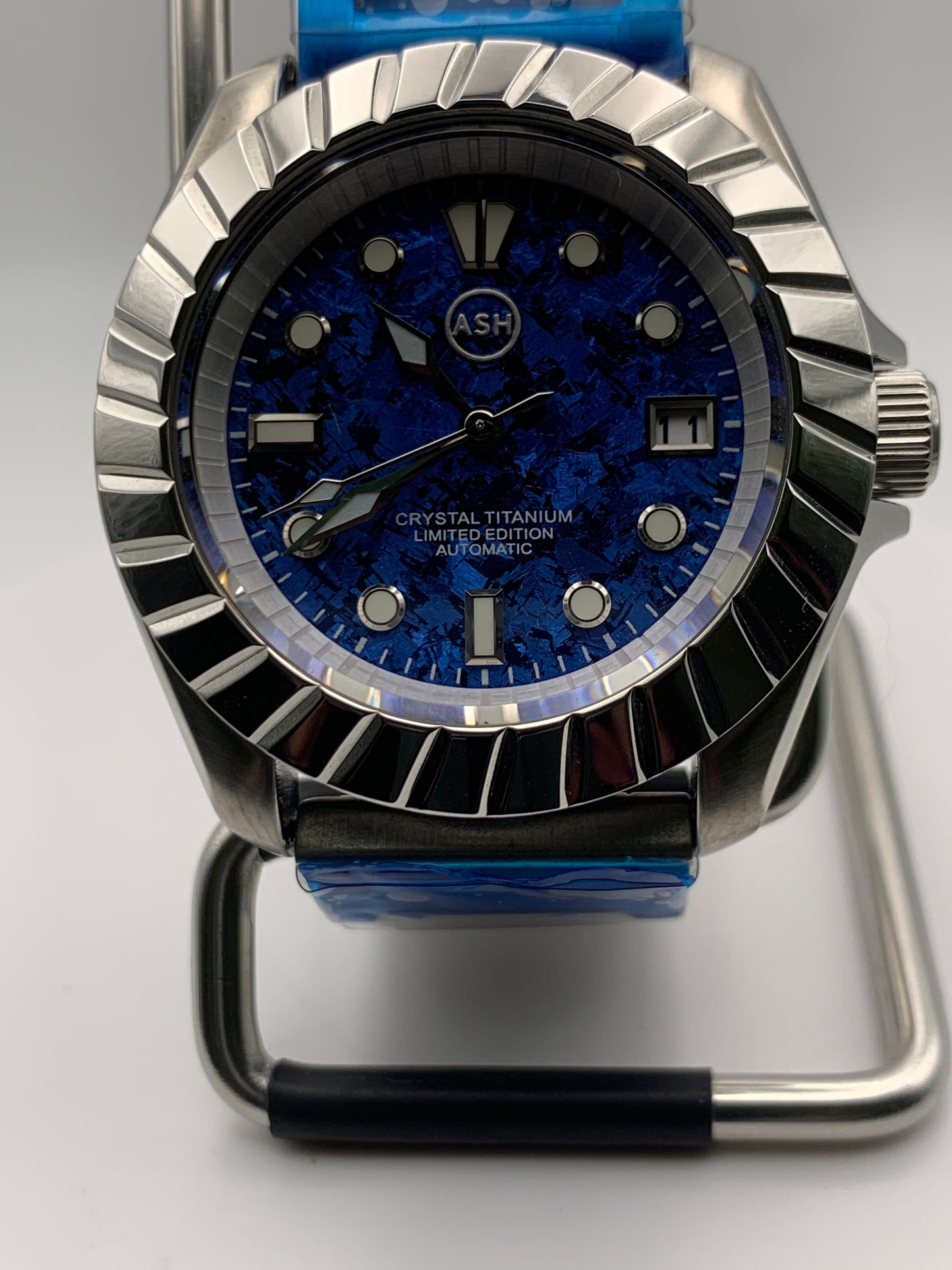 Mariana. 41mm Stainless Steel.  Sapphire crystal. Crystal titanium dial. Seiko NH35.