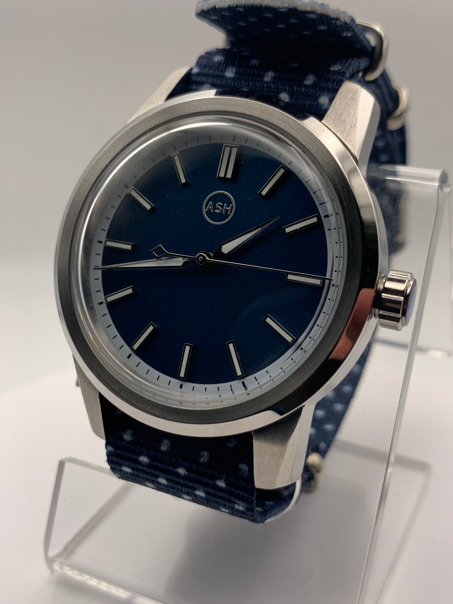 Dress Shirt. 41mm Stainless steel case. Domed K-1 glass crystal. Seiko NH38.