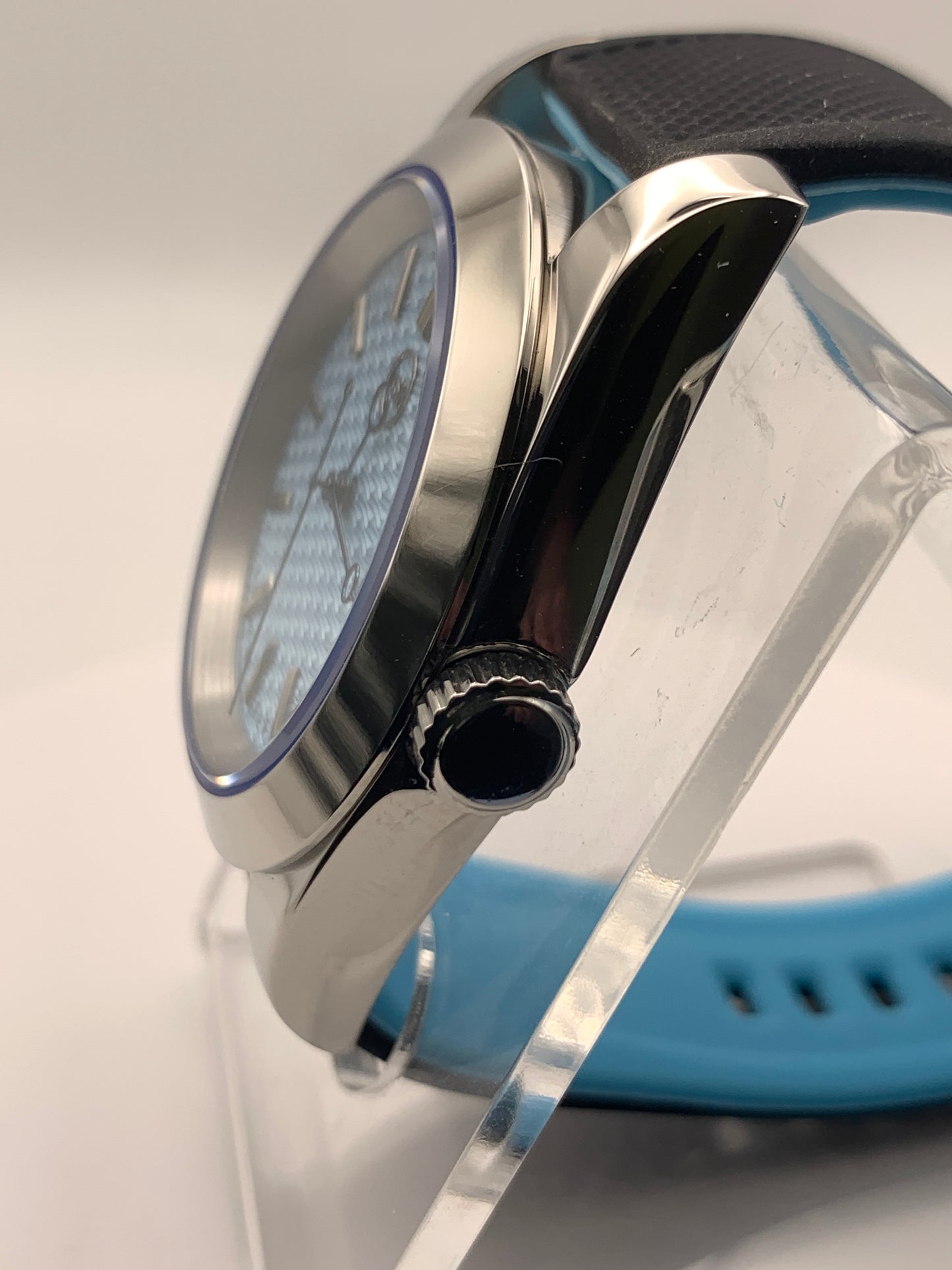 Frostbyte. 39mm stainless steel. Textured dial with blued handset. Sapphire crystal. Seiko NH35.