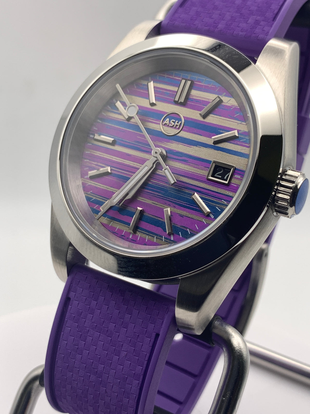 Particle Accelerator. 39mm stainless steel case. Sapphire crystal. Seiko NH35 with black date wheel.